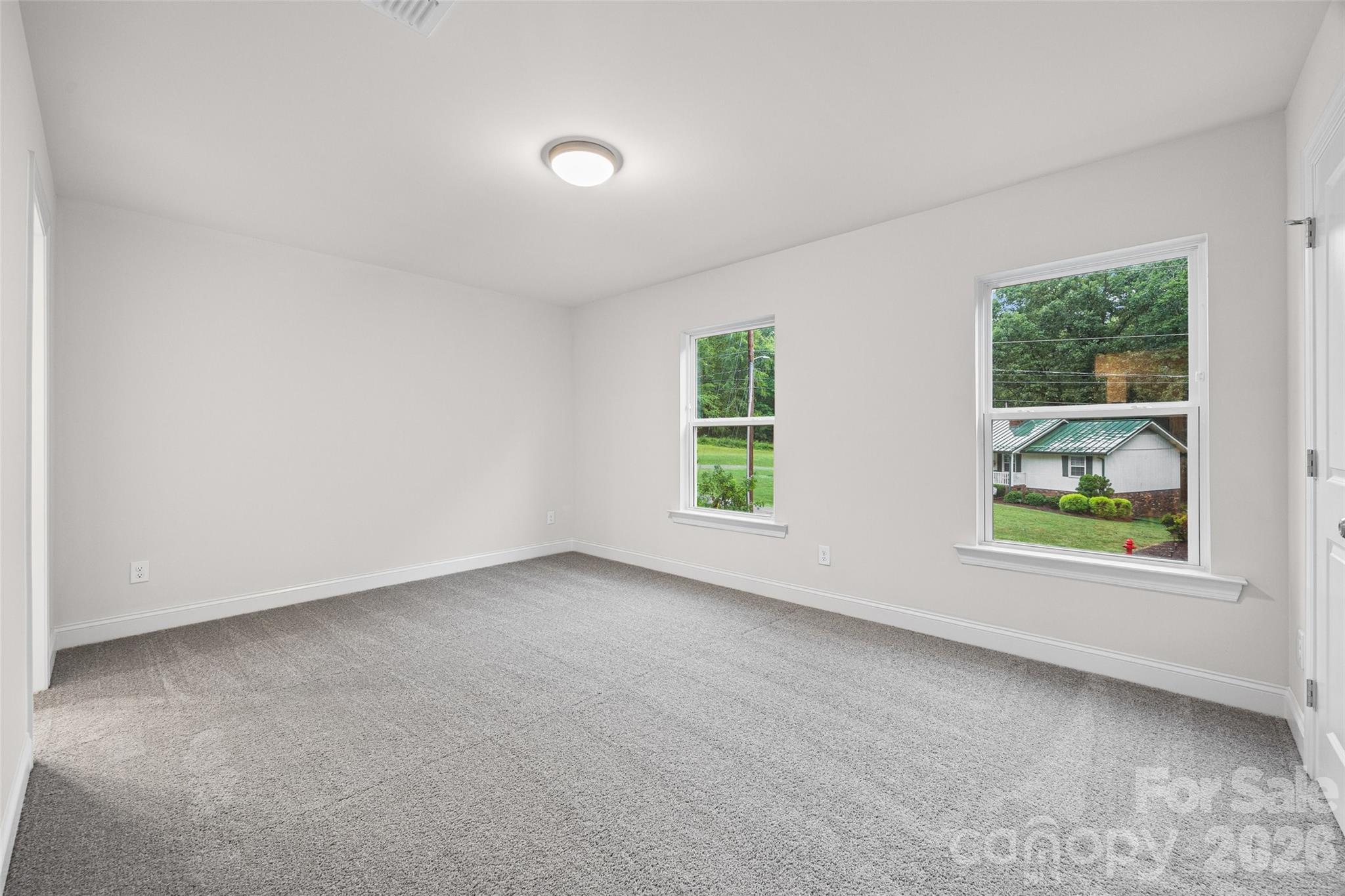 608 W Lewis Street Property Photo 23