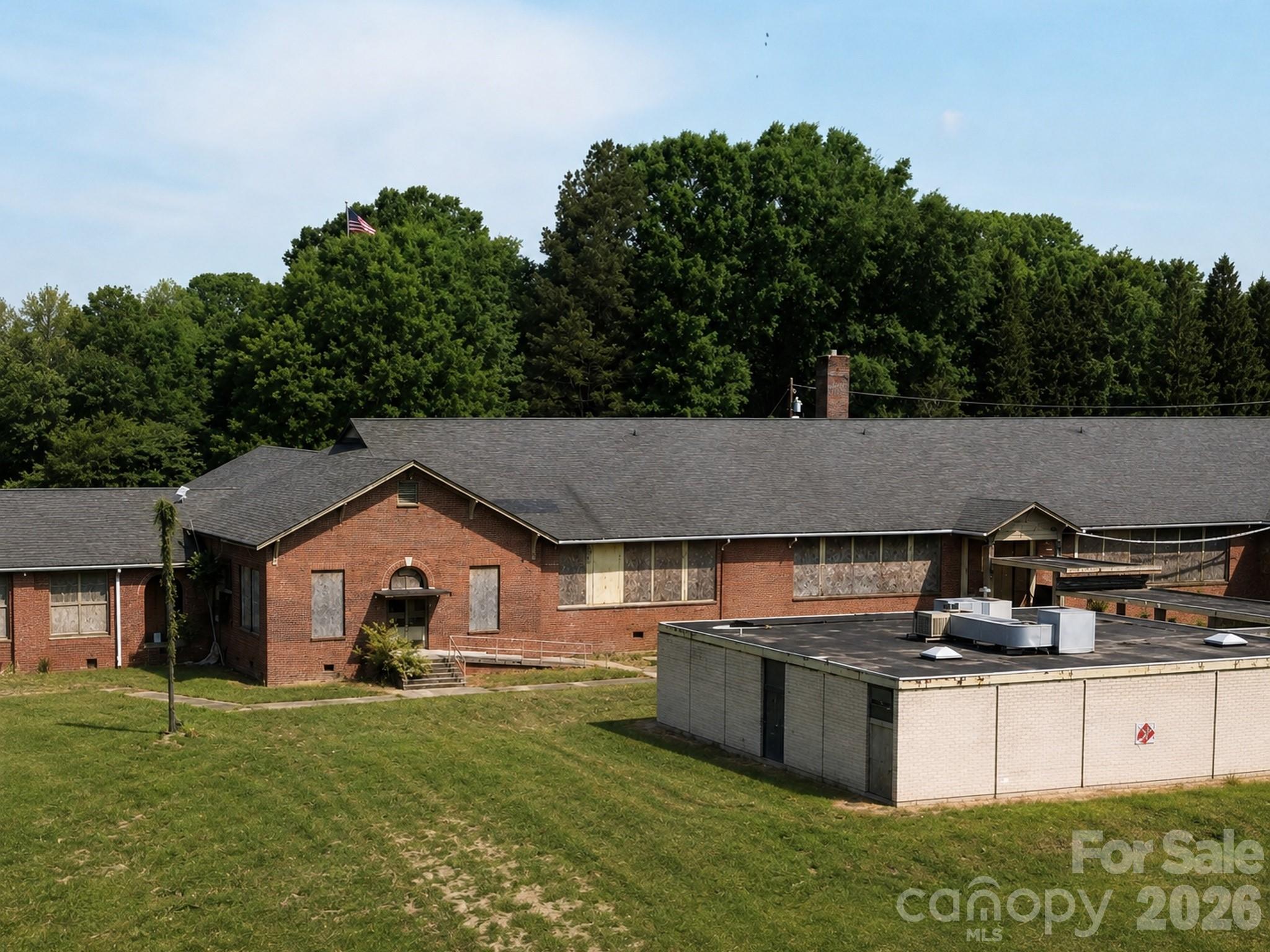 642 S Shaver Street Property Photo 1