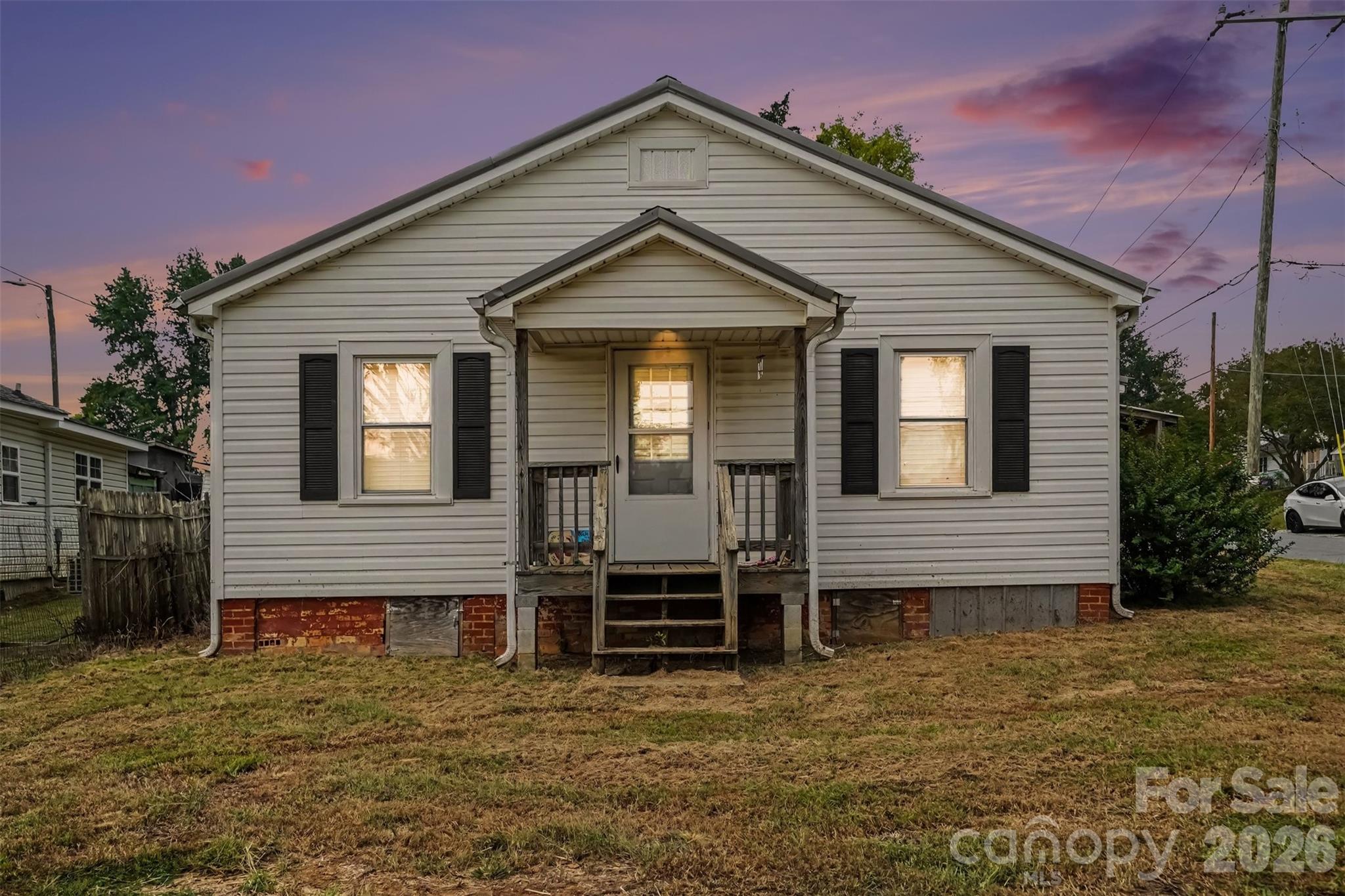 874 N Skyland Drive Property Photo 1