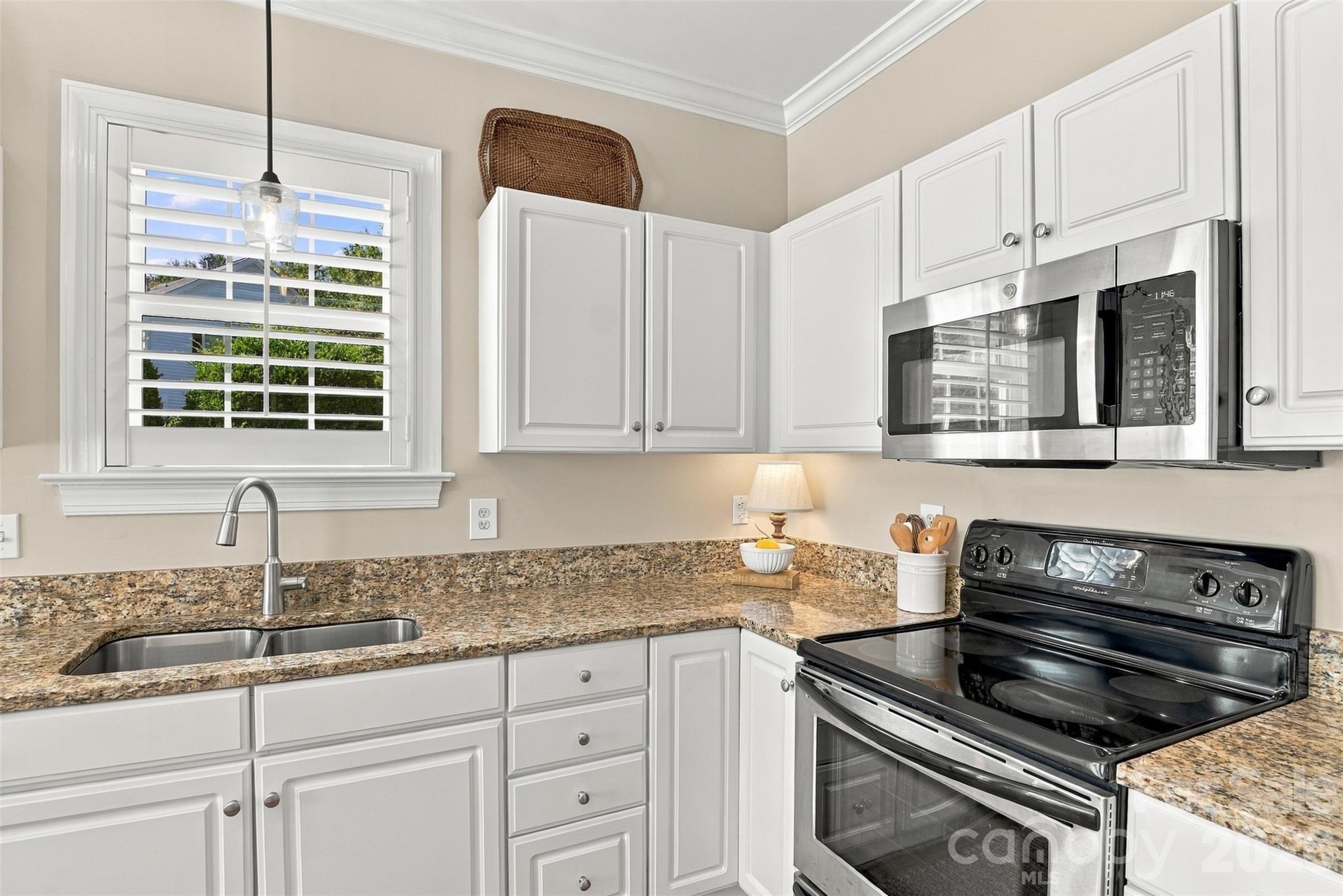 7111 Prescott Pond Lane Property Photo 8