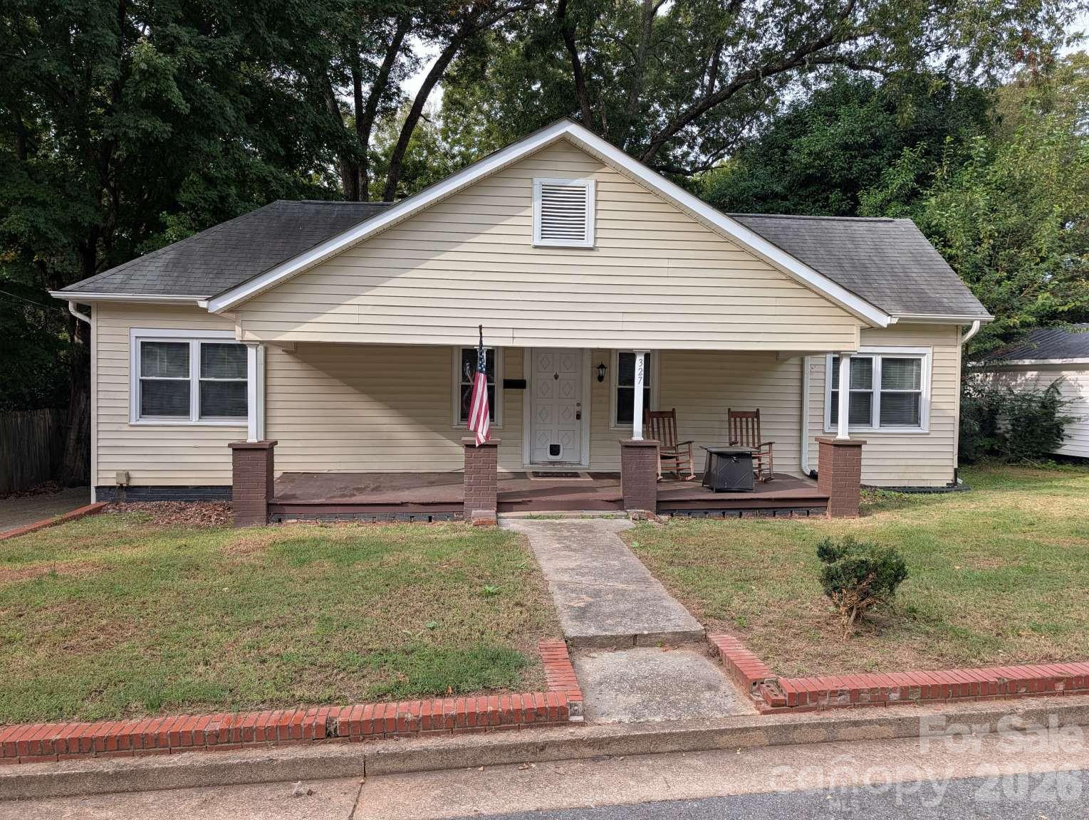 327 Aycock Street Property Photo 2