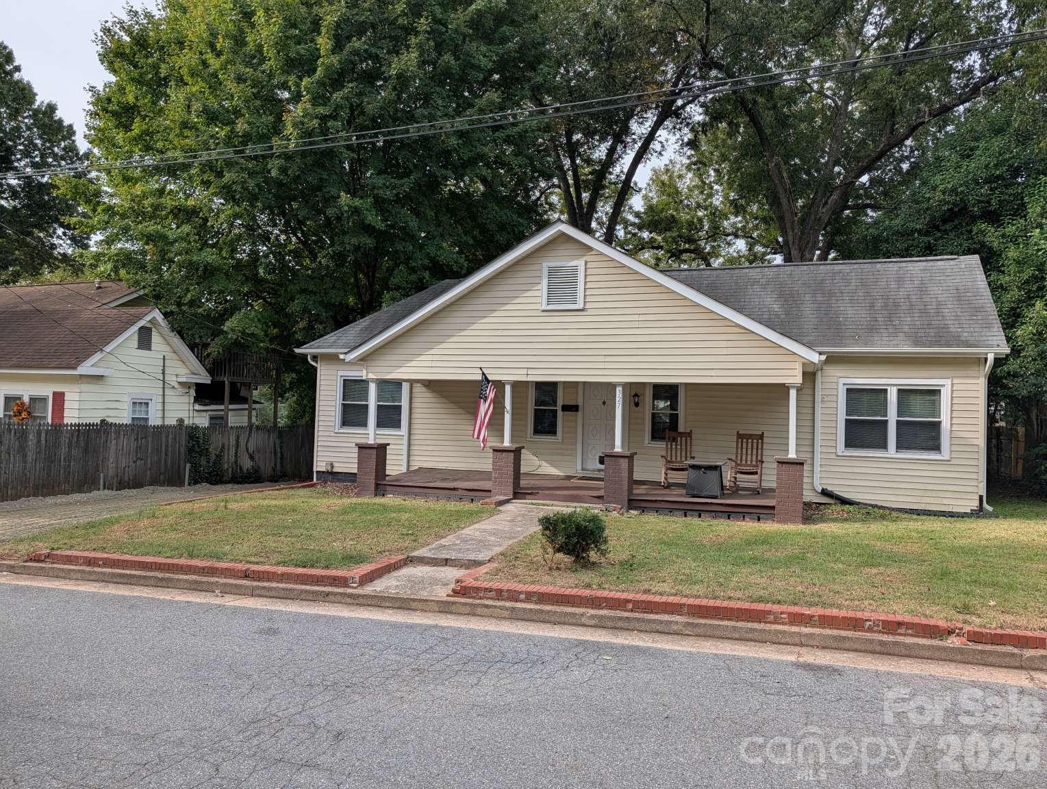 327 Aycock Street Property Photo 3
