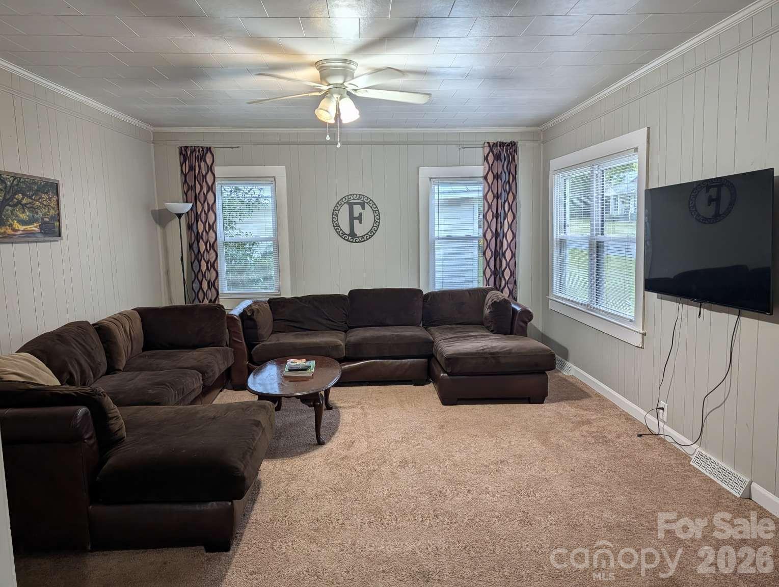 327 Aycock Street Property Photo 5