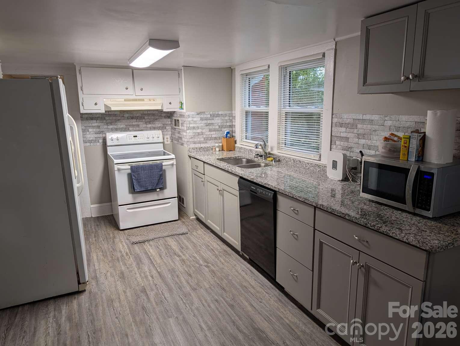 327 Aycock Street Property Photo 9