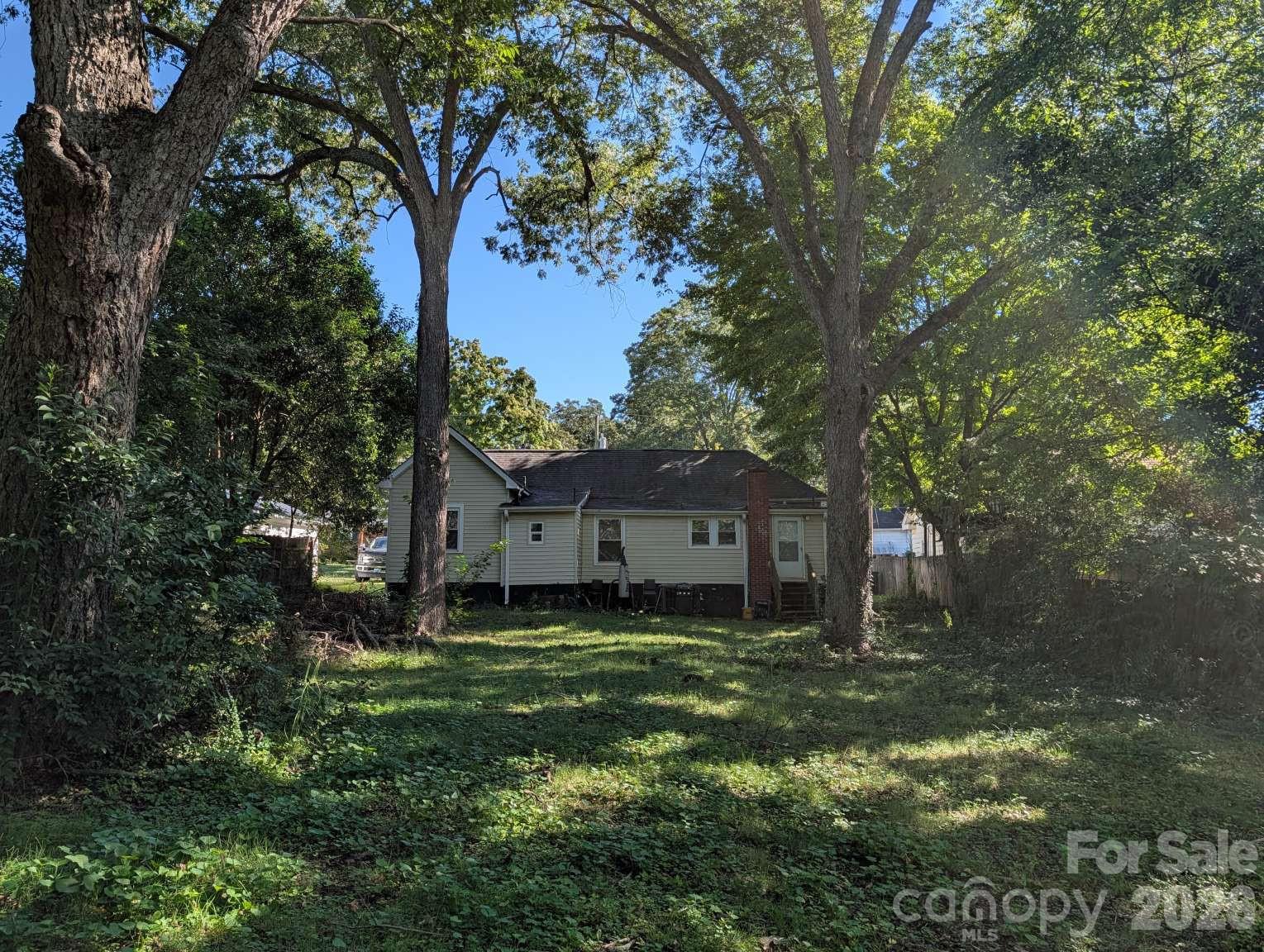 327 Aycock Street Property Photo 23