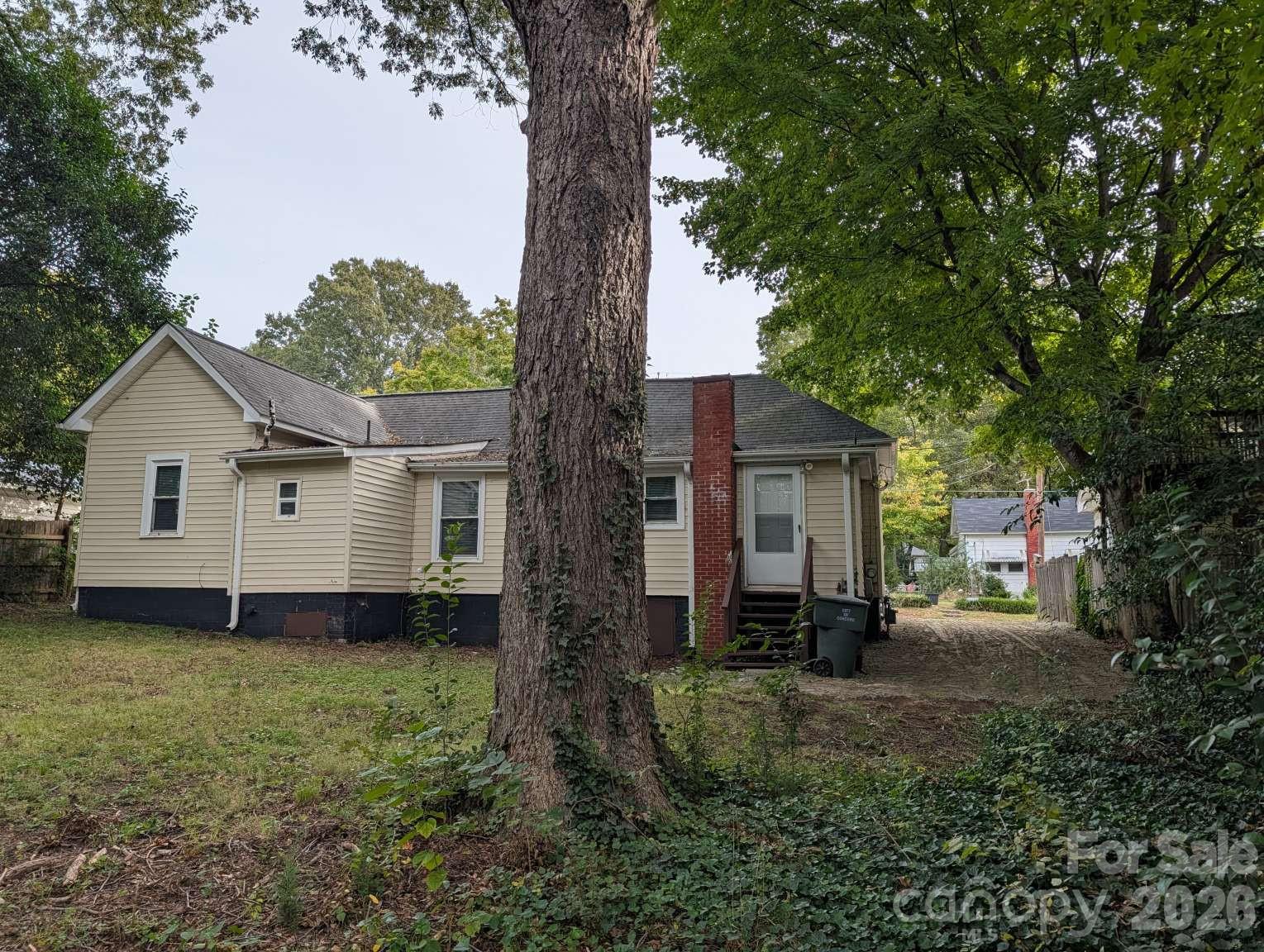327 Aycock Street Property Photo 24