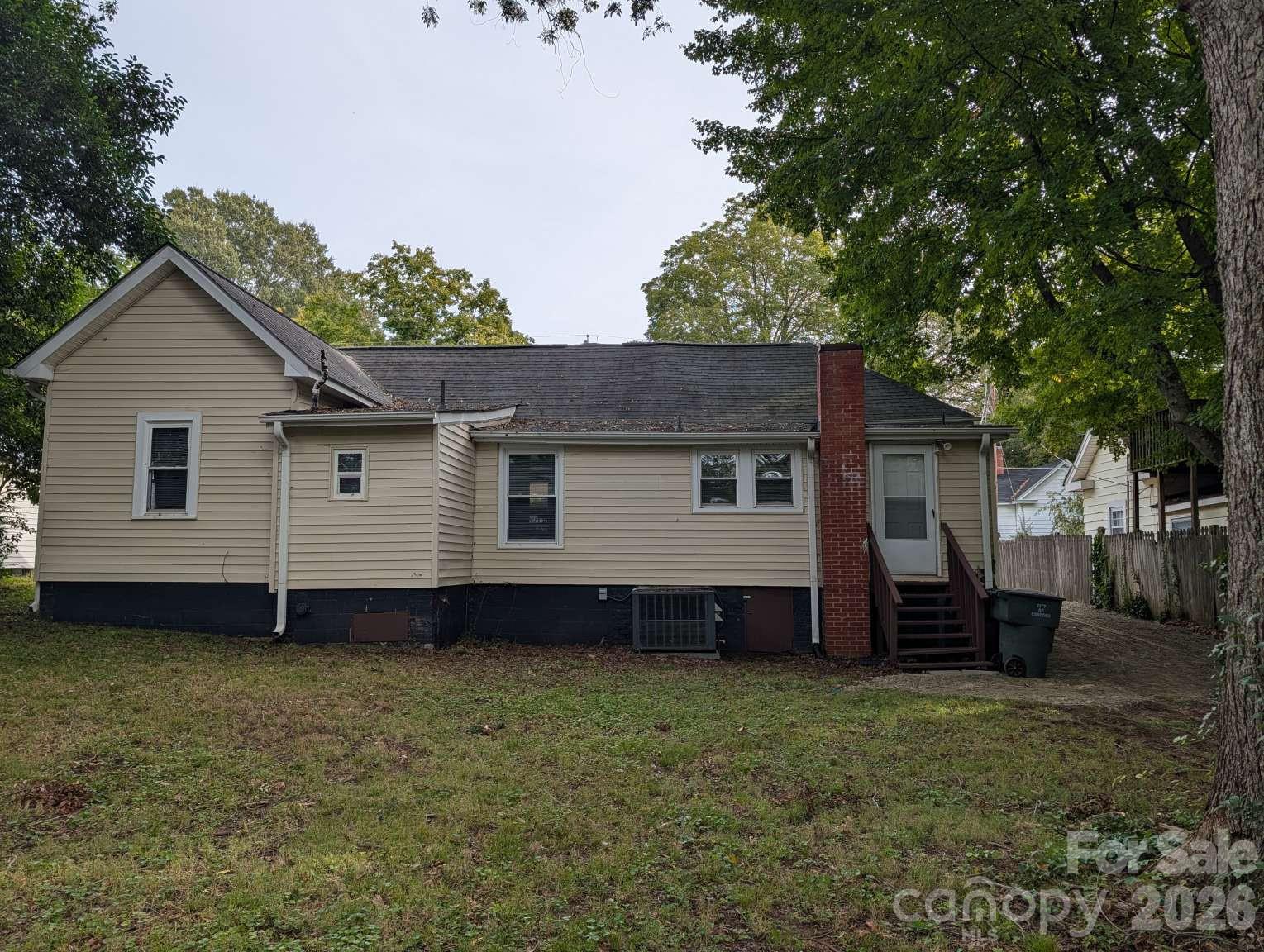 327 Aycock Street Property Photo 25