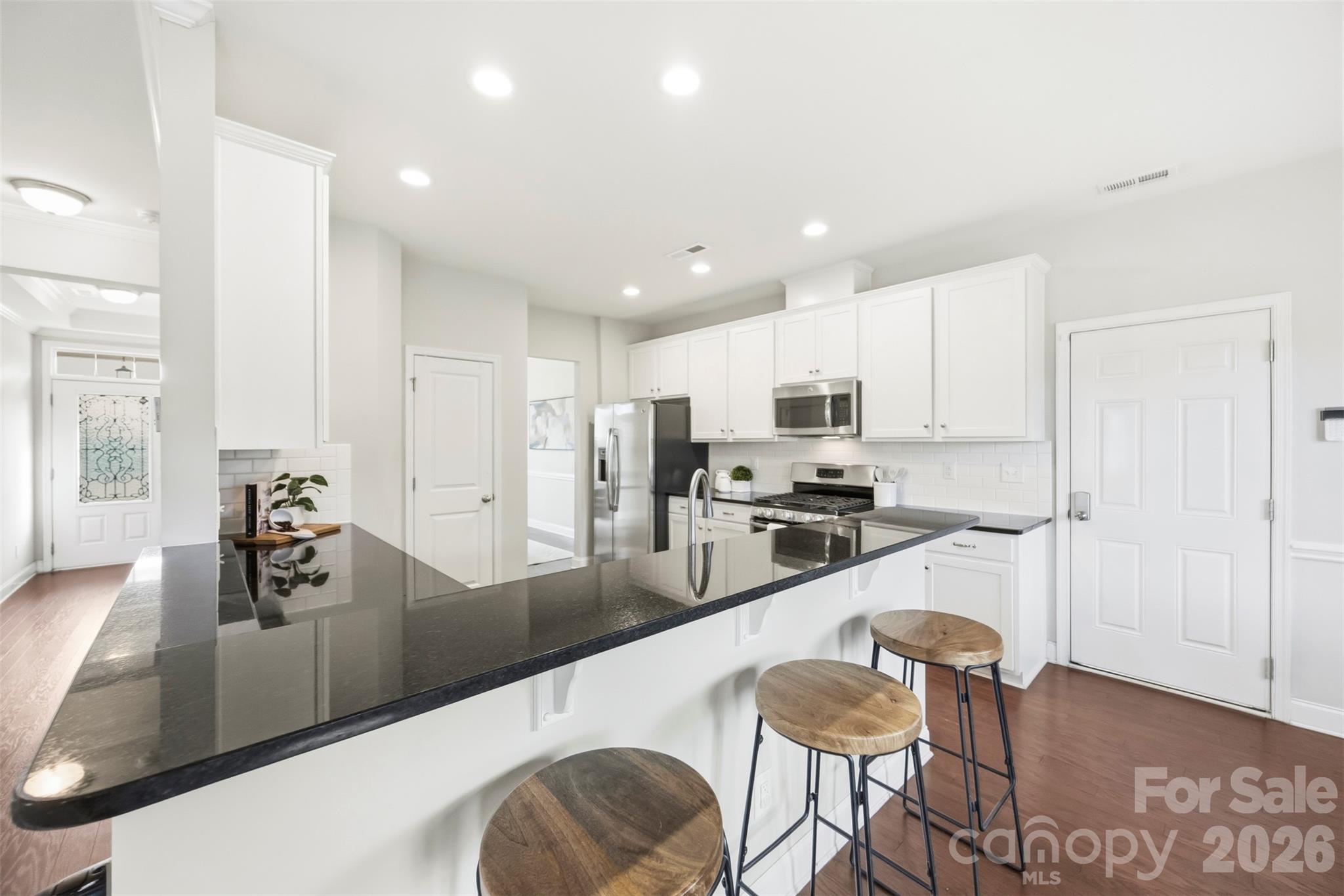 1124 Golden Gate Court Property Photo 14