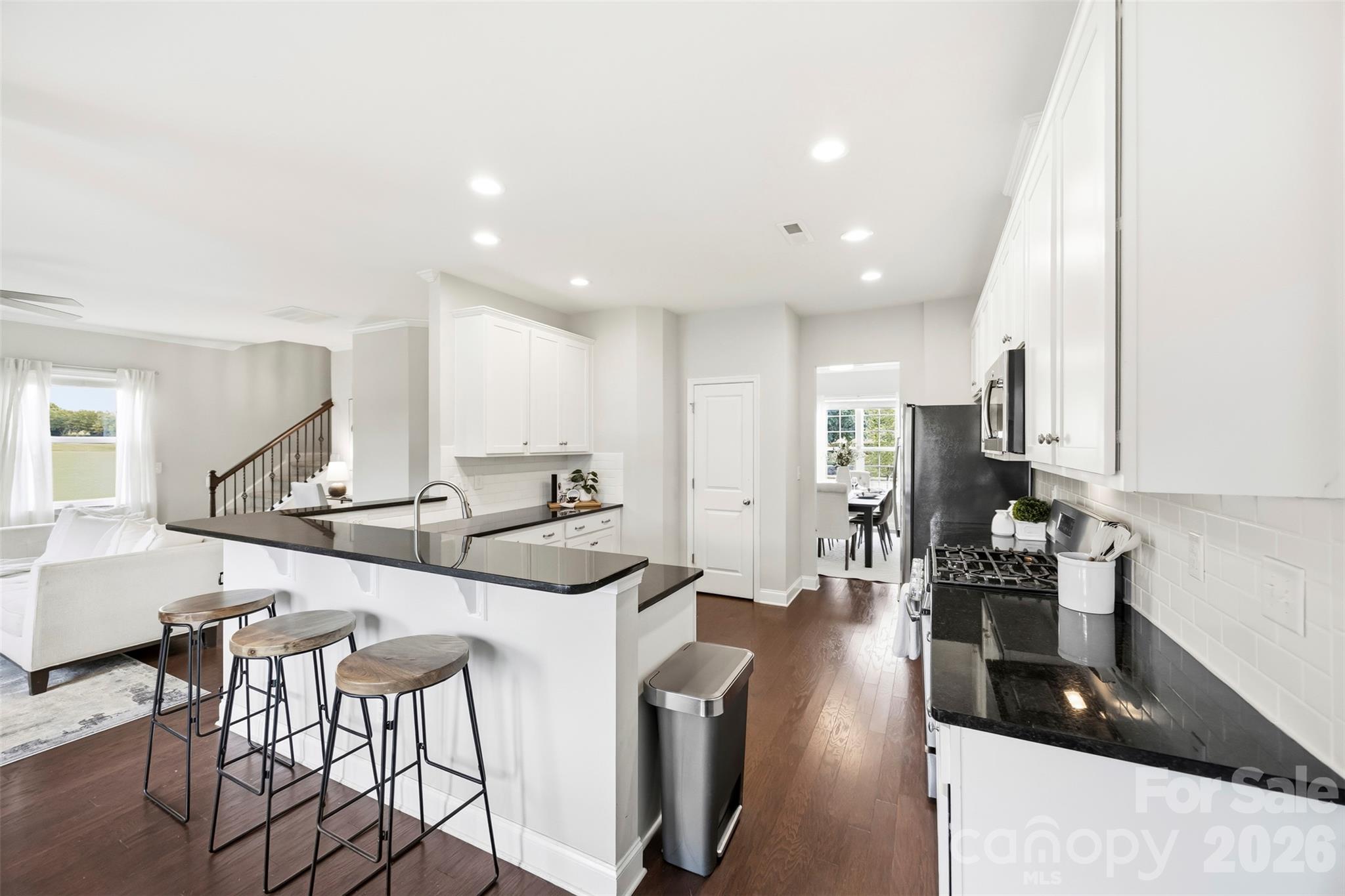 1124 Golden Gate Court Property Photo 15