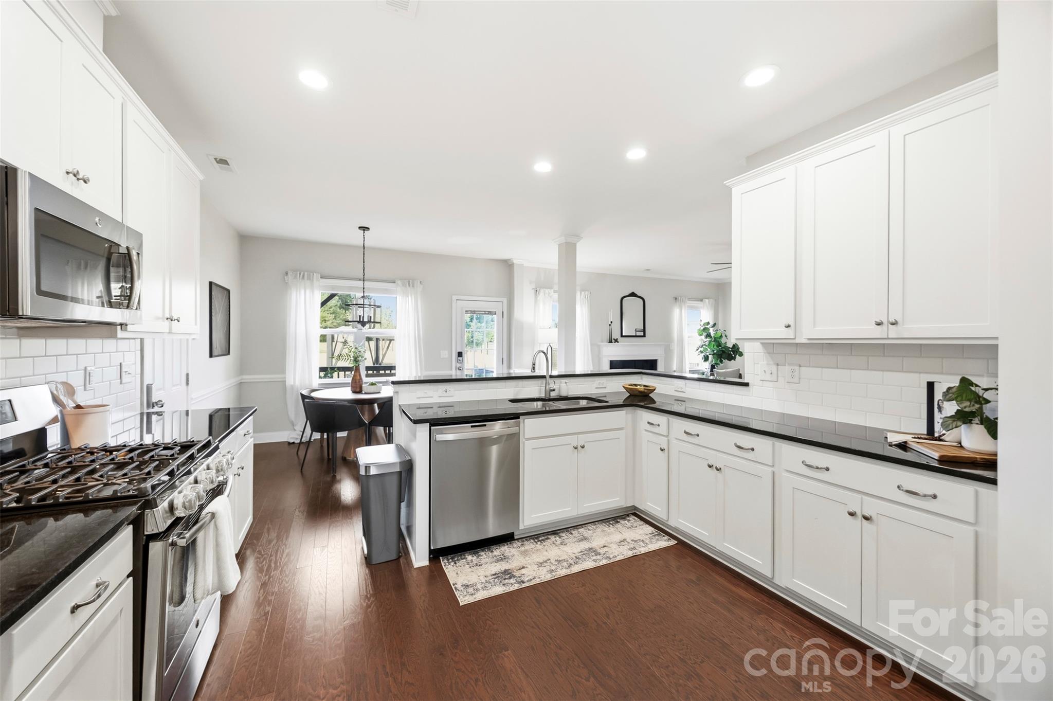 1124 Golden Gate Court Property Photo 16