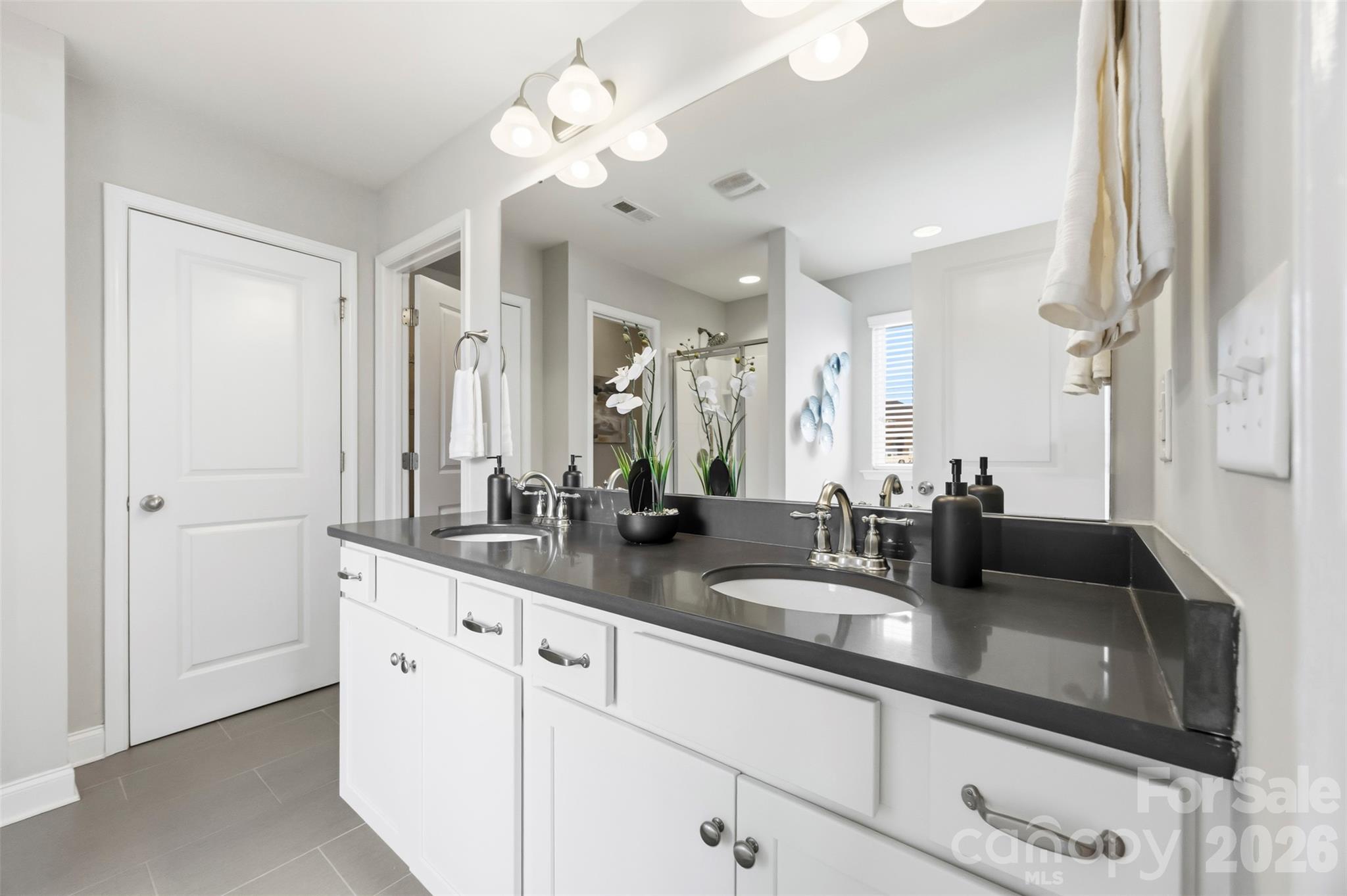 1124 Golden Gate Court Property Photo 26