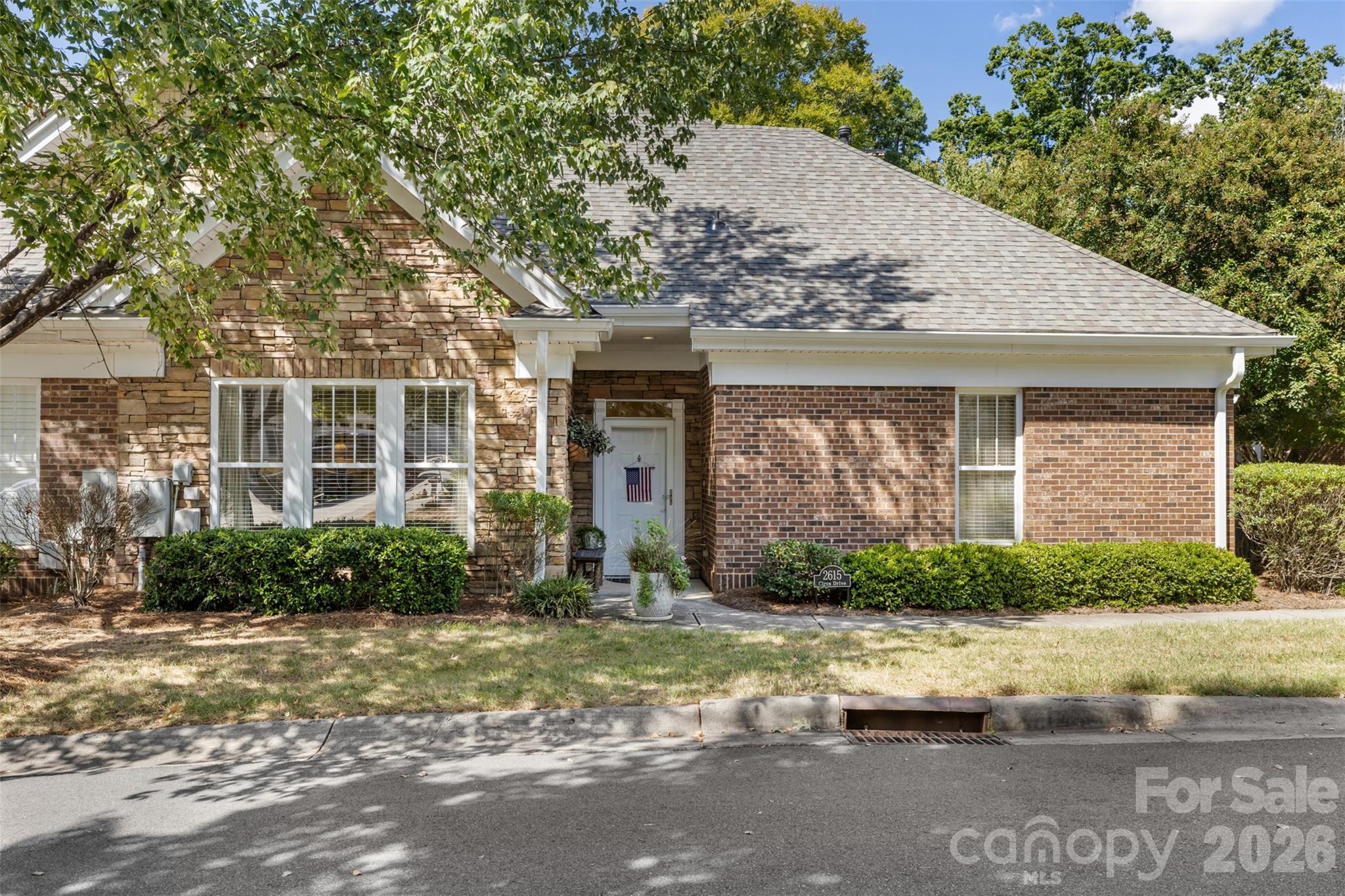 2615 Circa Drive Property Photo 3