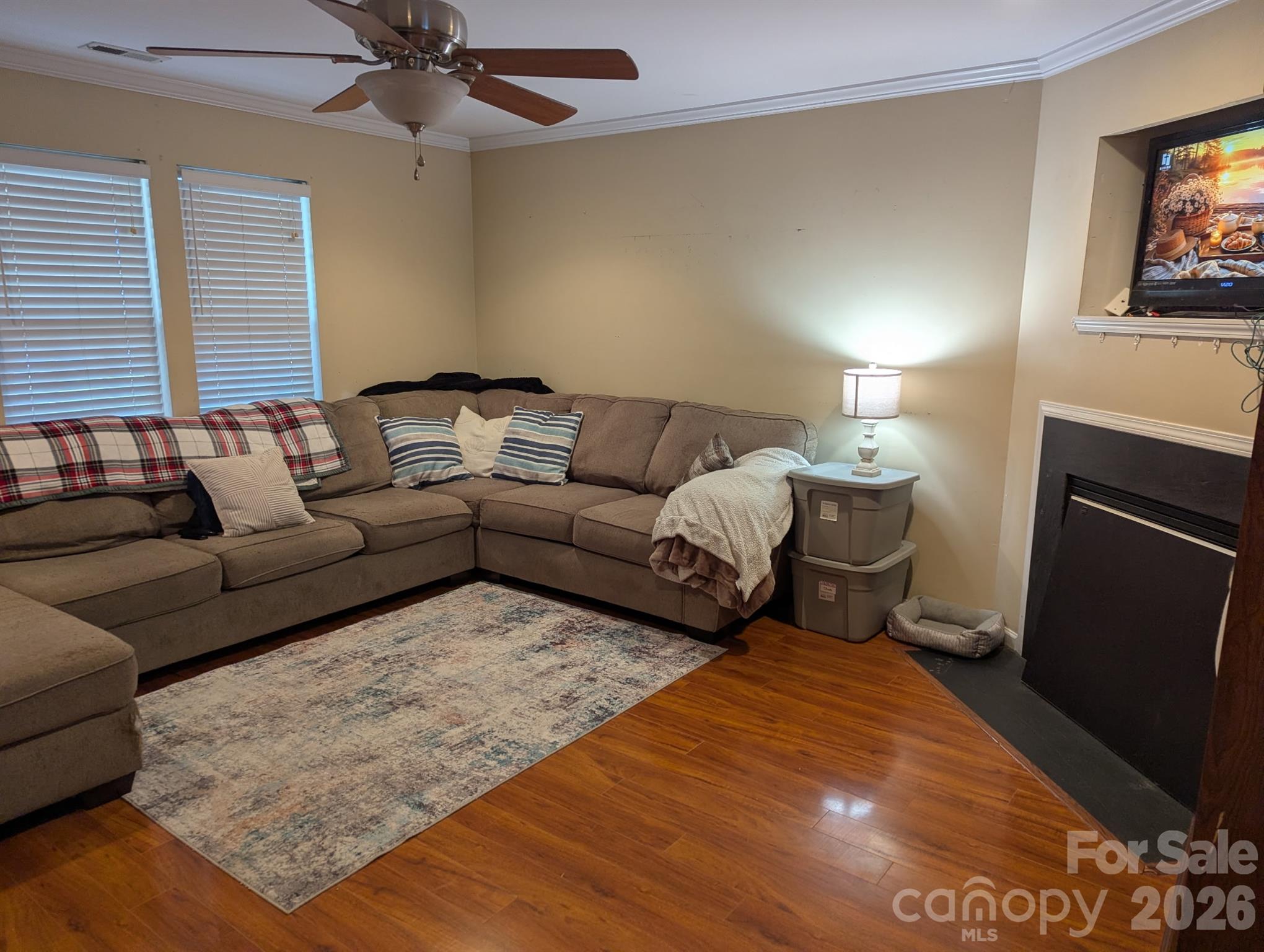 2320 Chantilly Court Property Photo 4