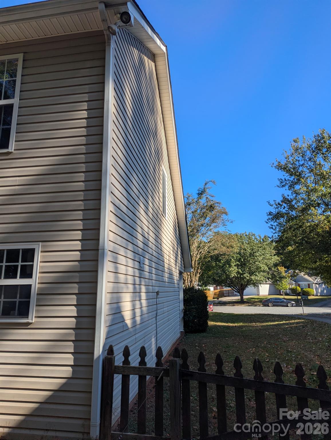 2320 Chantilly Court Property Photo 8
