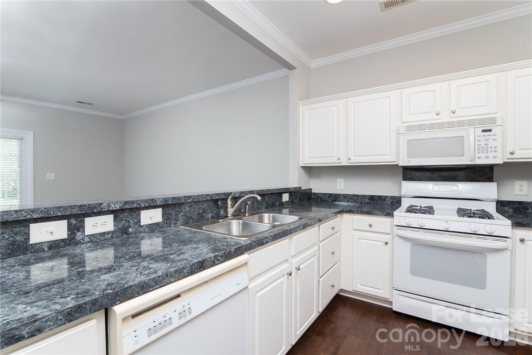 14925 Scothurst Lane Property Photo 6