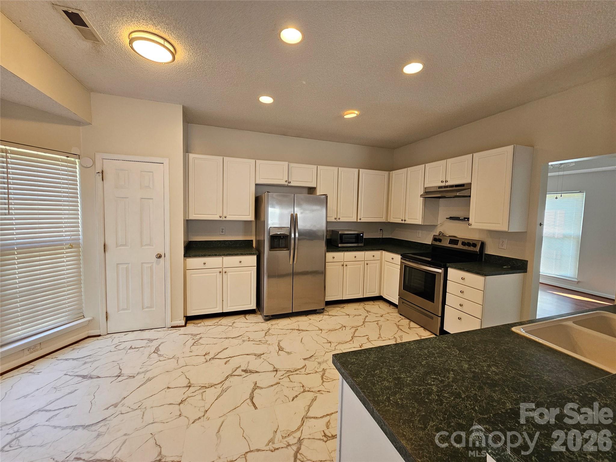 7402 Shiras Court Property Photo 9