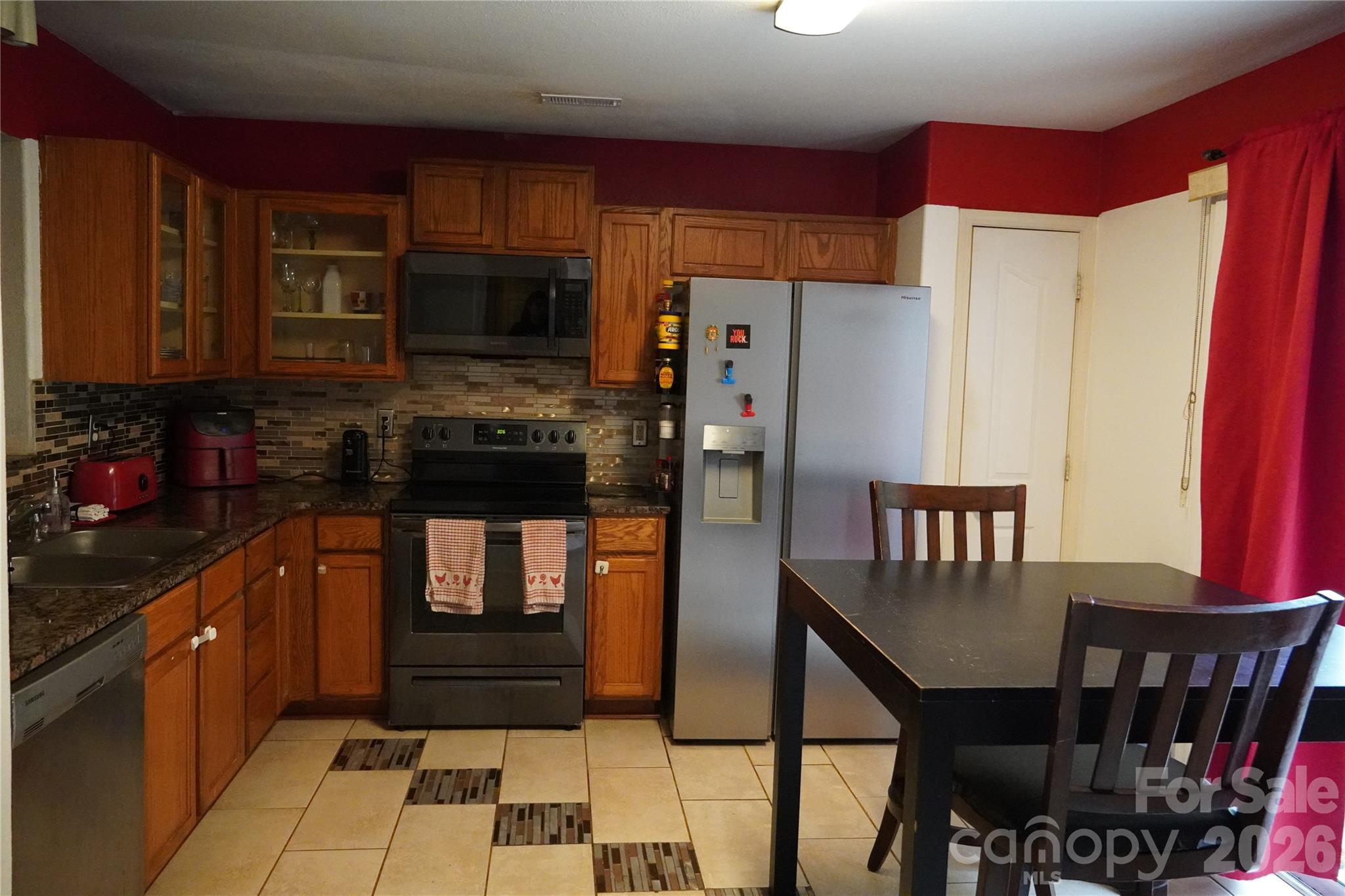 2740 Meadow Knoll Drive Property Photo 1