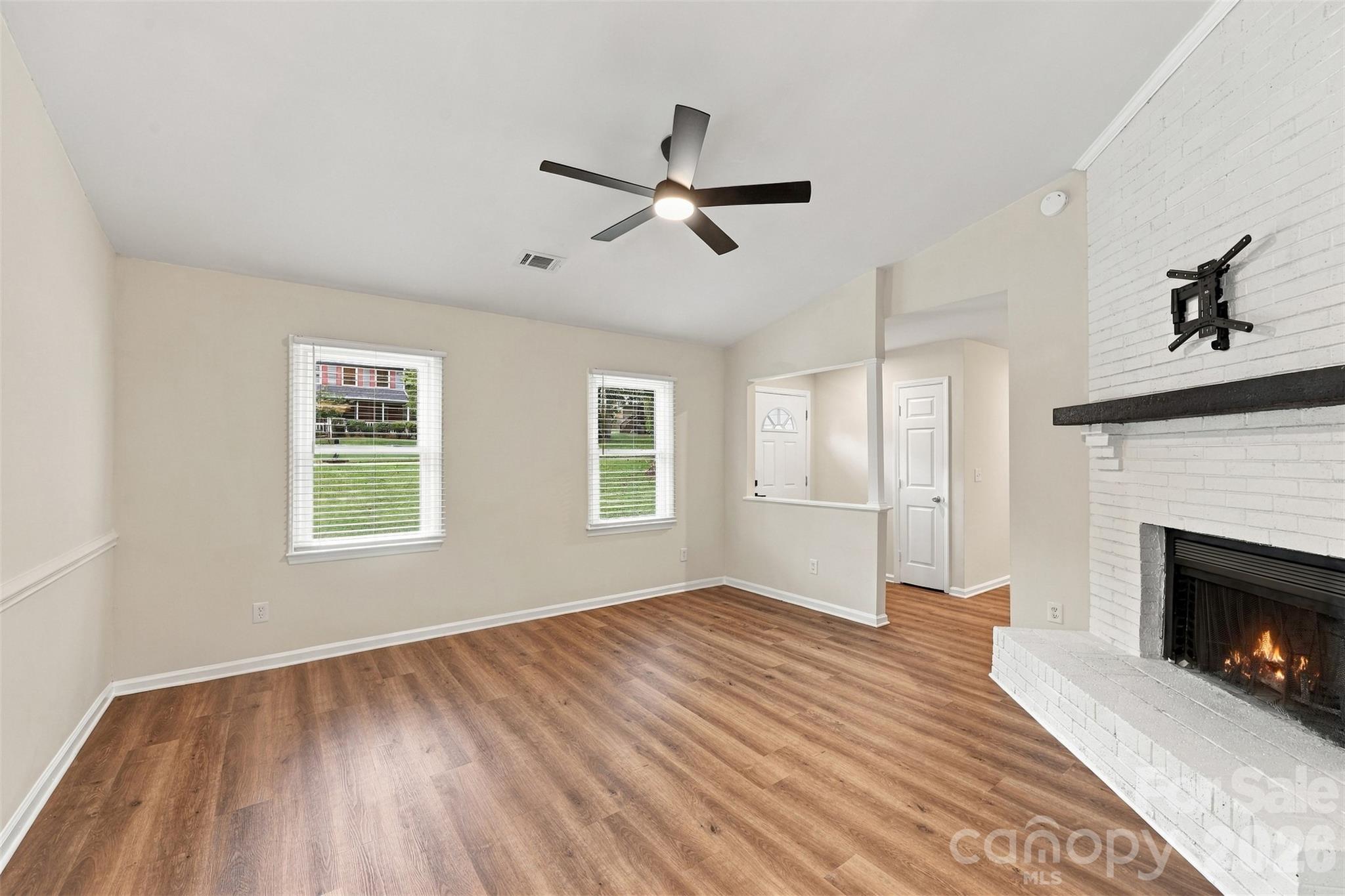 2115 Teddington Drive Property Photo 5