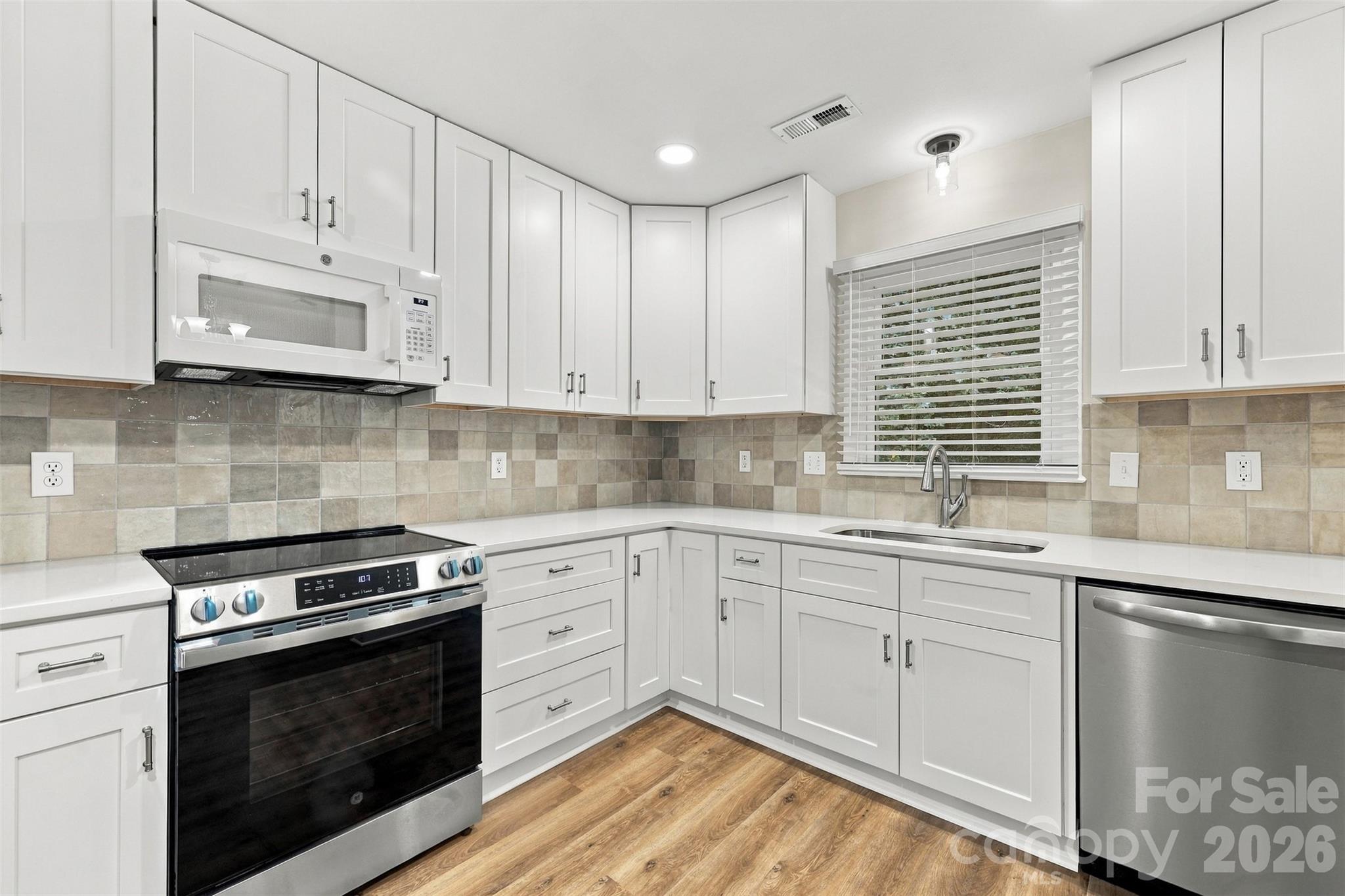 2115 Teddington Drive Property Photo 8