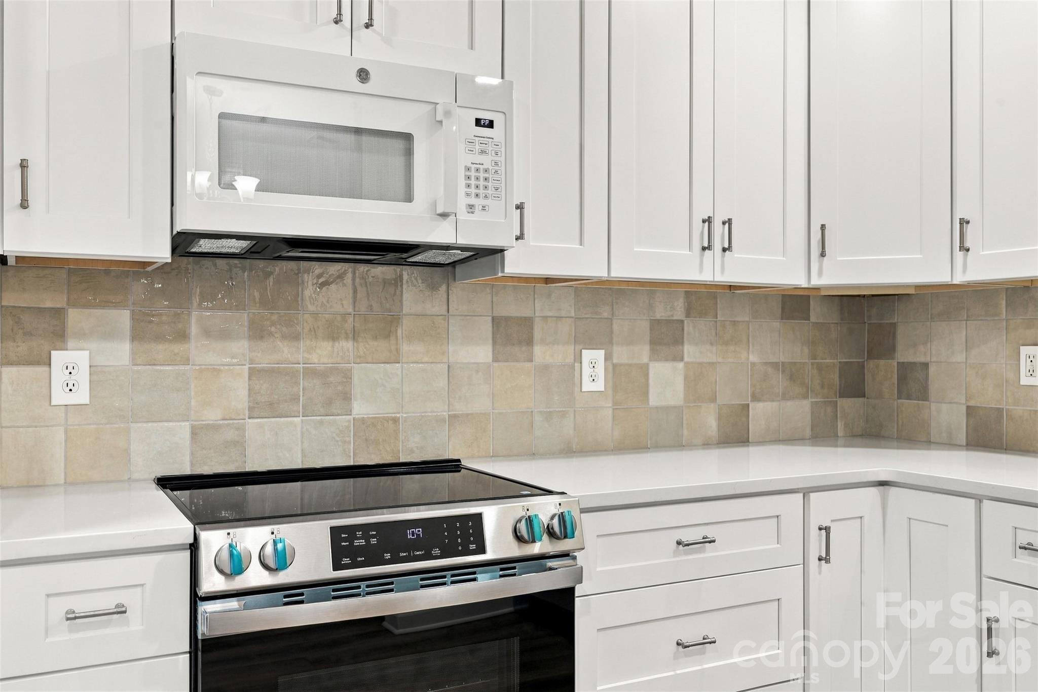 2115 Teddington Drive Property Photo 10