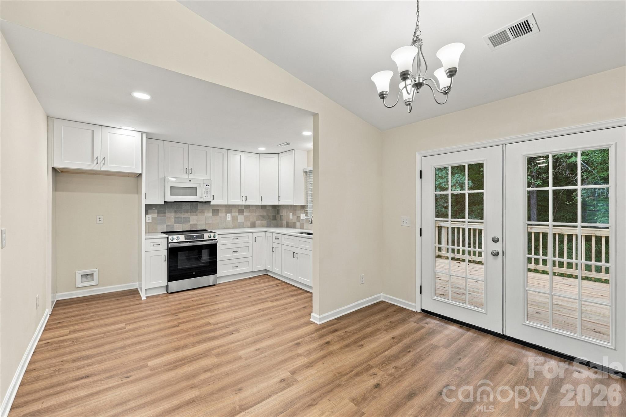 2115 Teddington Drive Property Photo 12