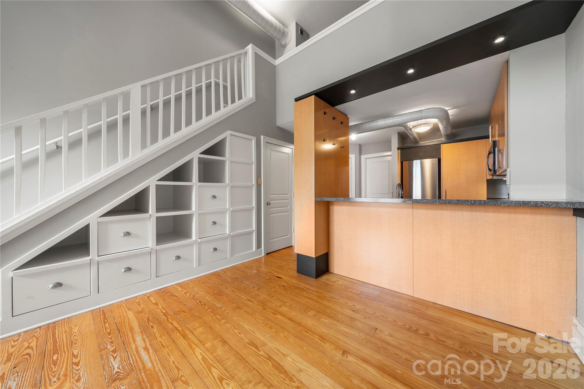 404 N Laurel Avenue Property Photo 1