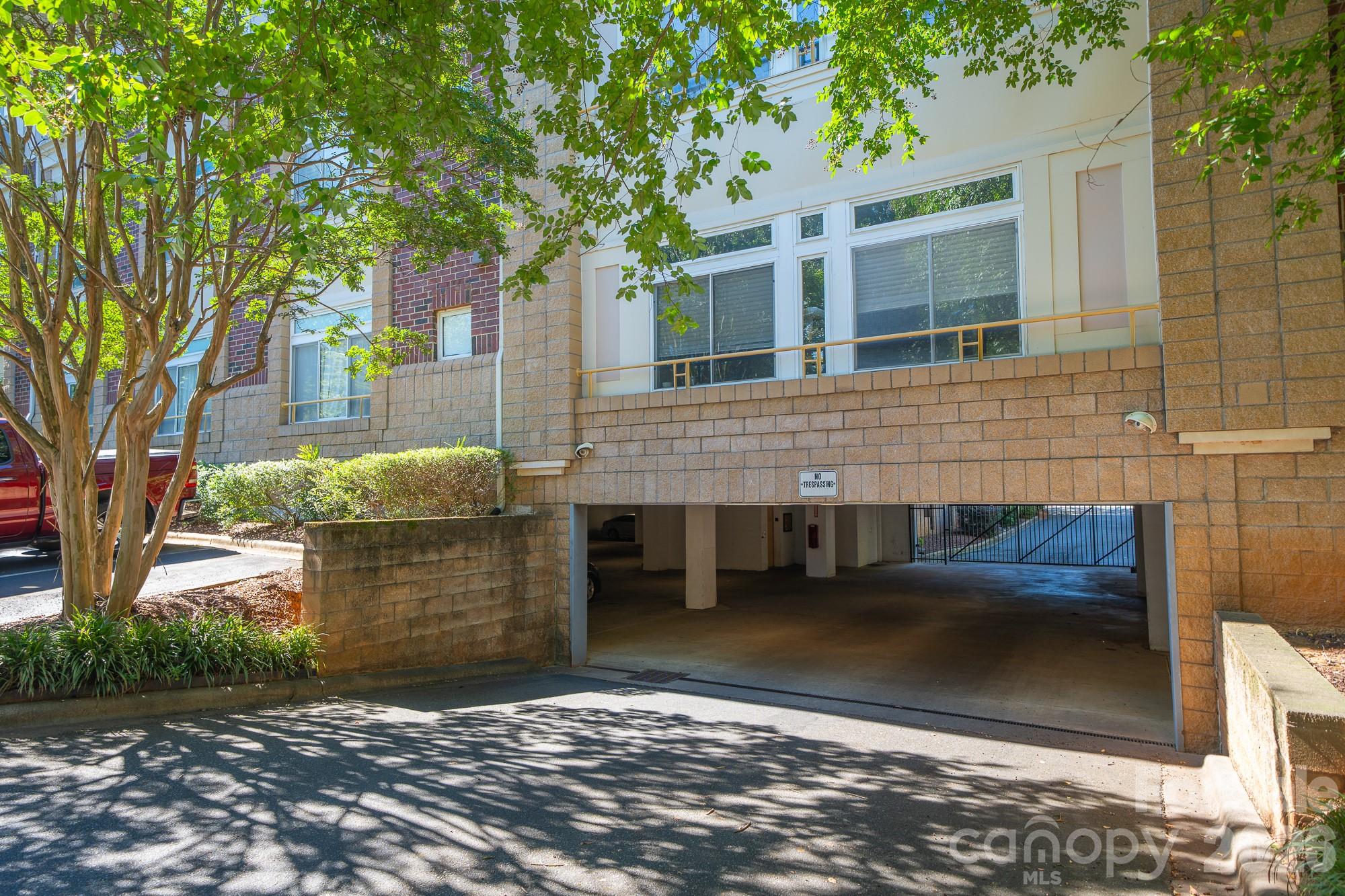 404 N Laurel Avenue Property Photo 5