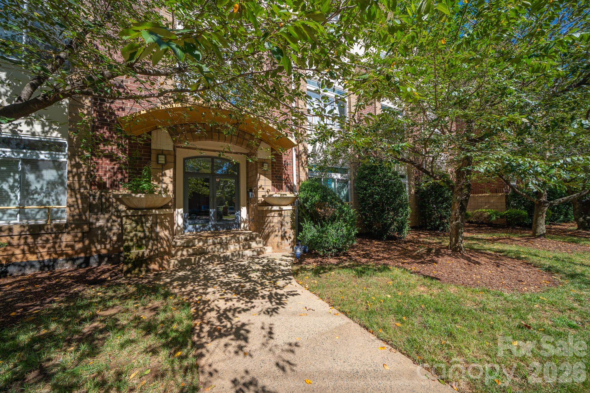 404 N Laurel Avenue Property Photo 6