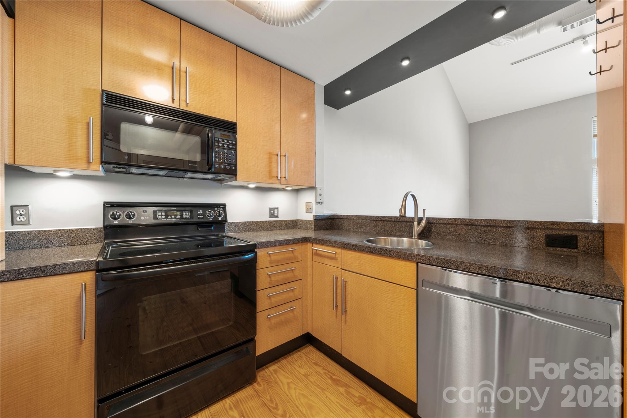 404 N Laurel Avenue Property Photo 10