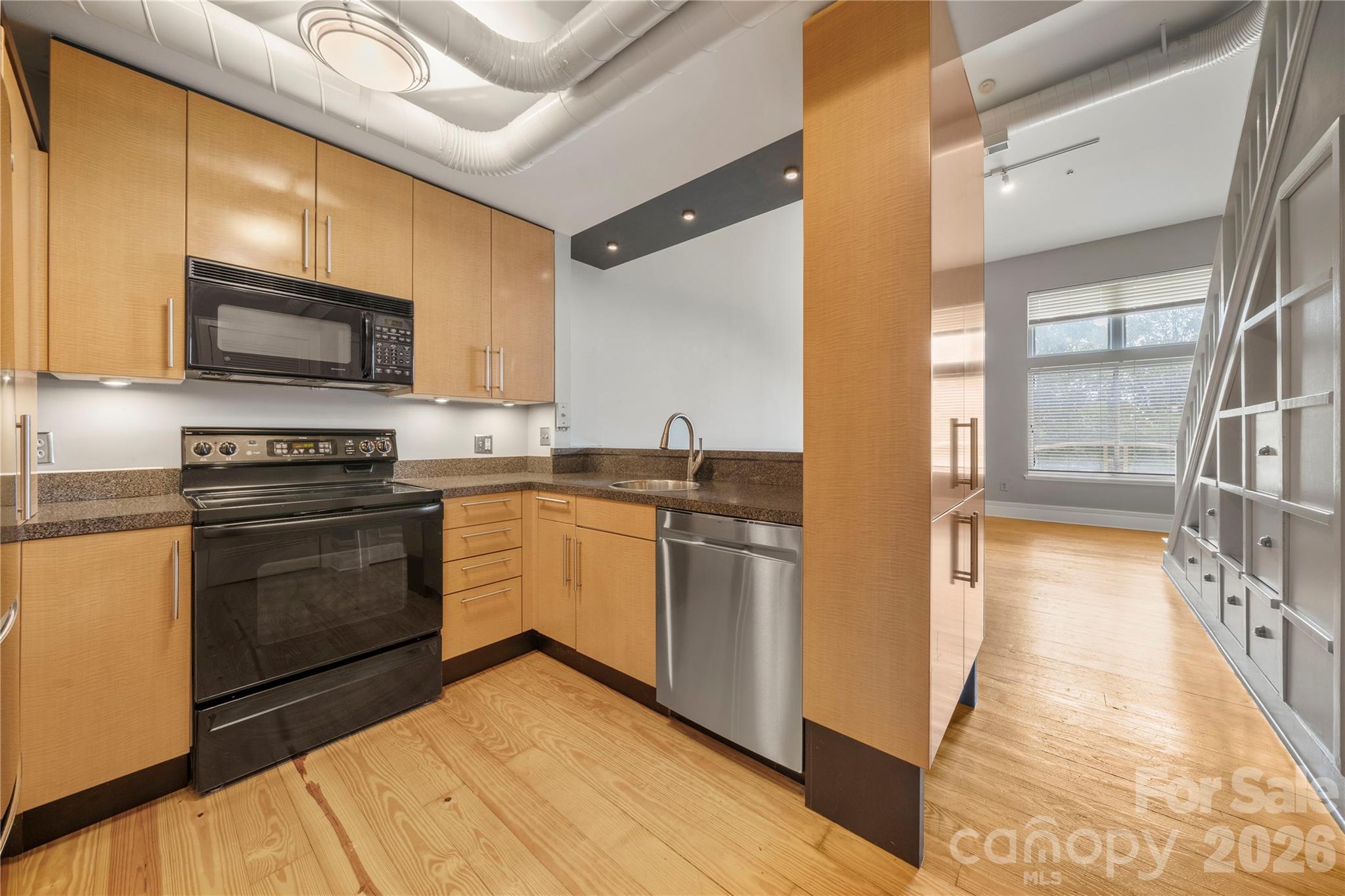 404 N Laurel Avenue Property Photo 11