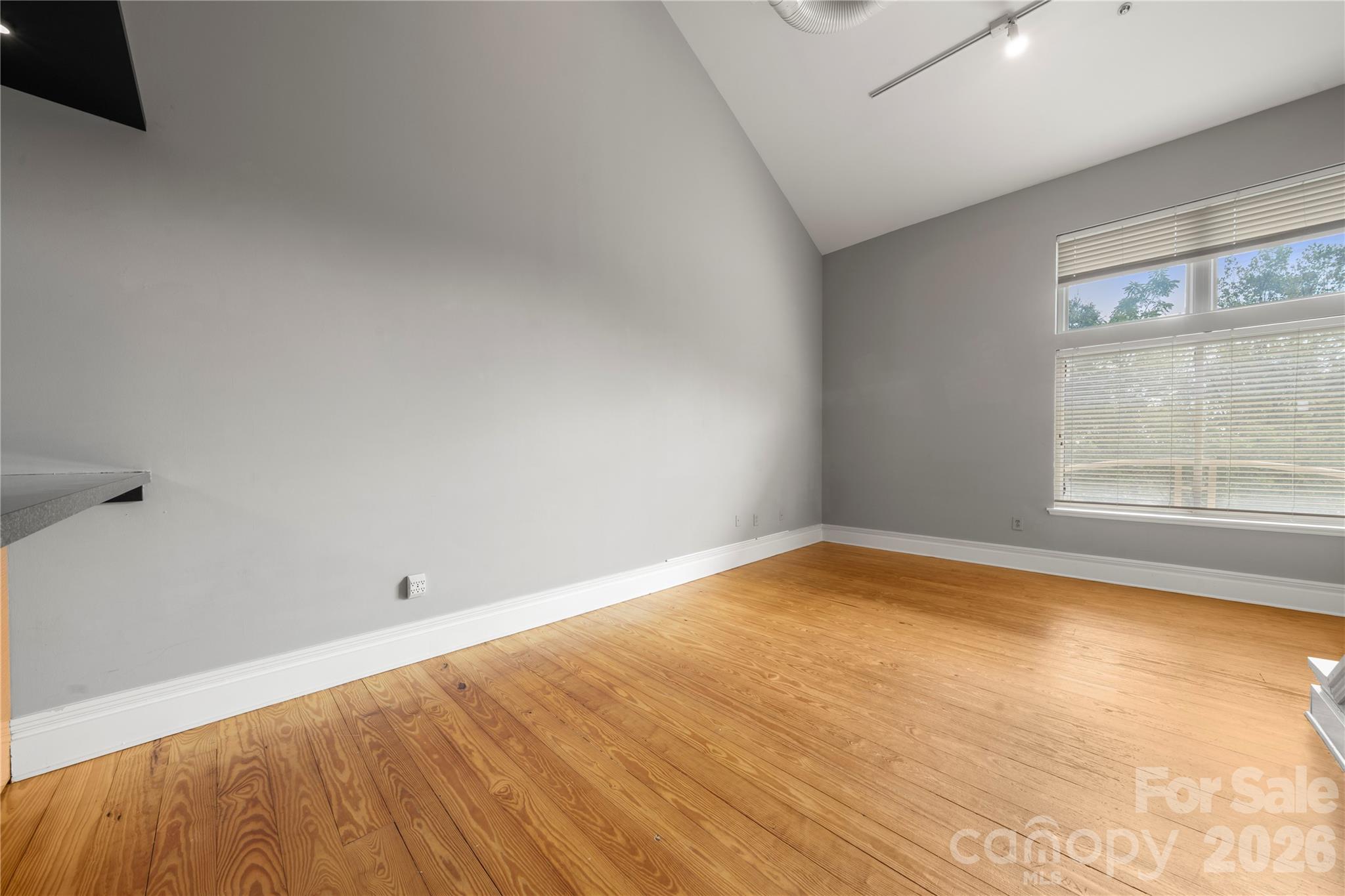 404 N Laurel Avenue Property Photo 12
