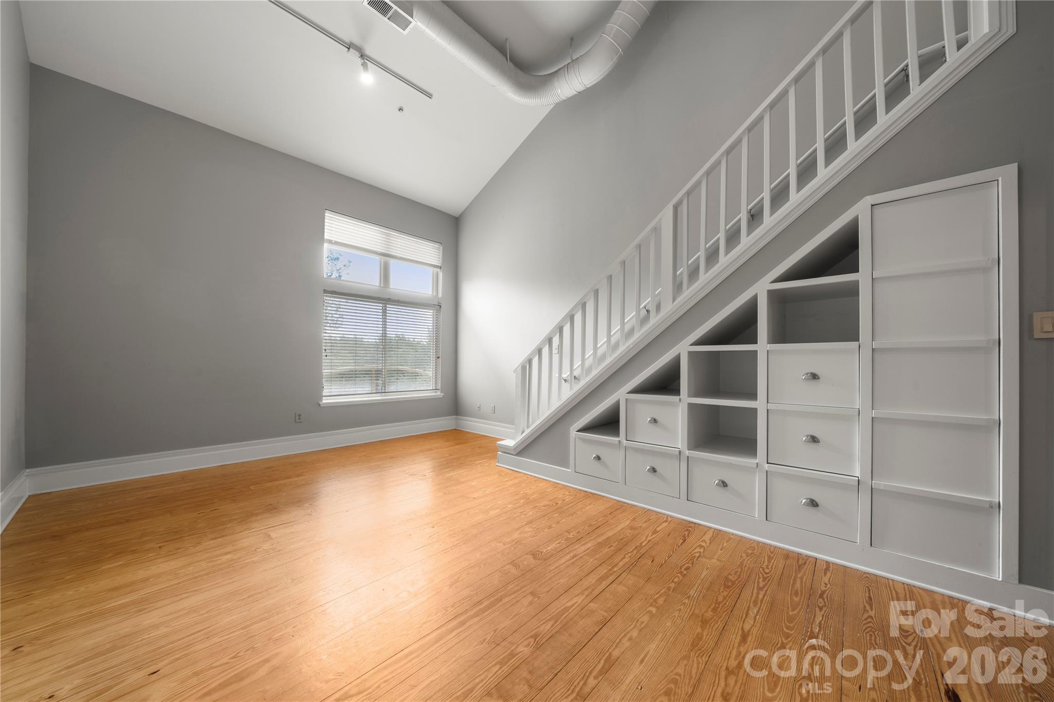 404 N Laurel Avenue Property Photo 15