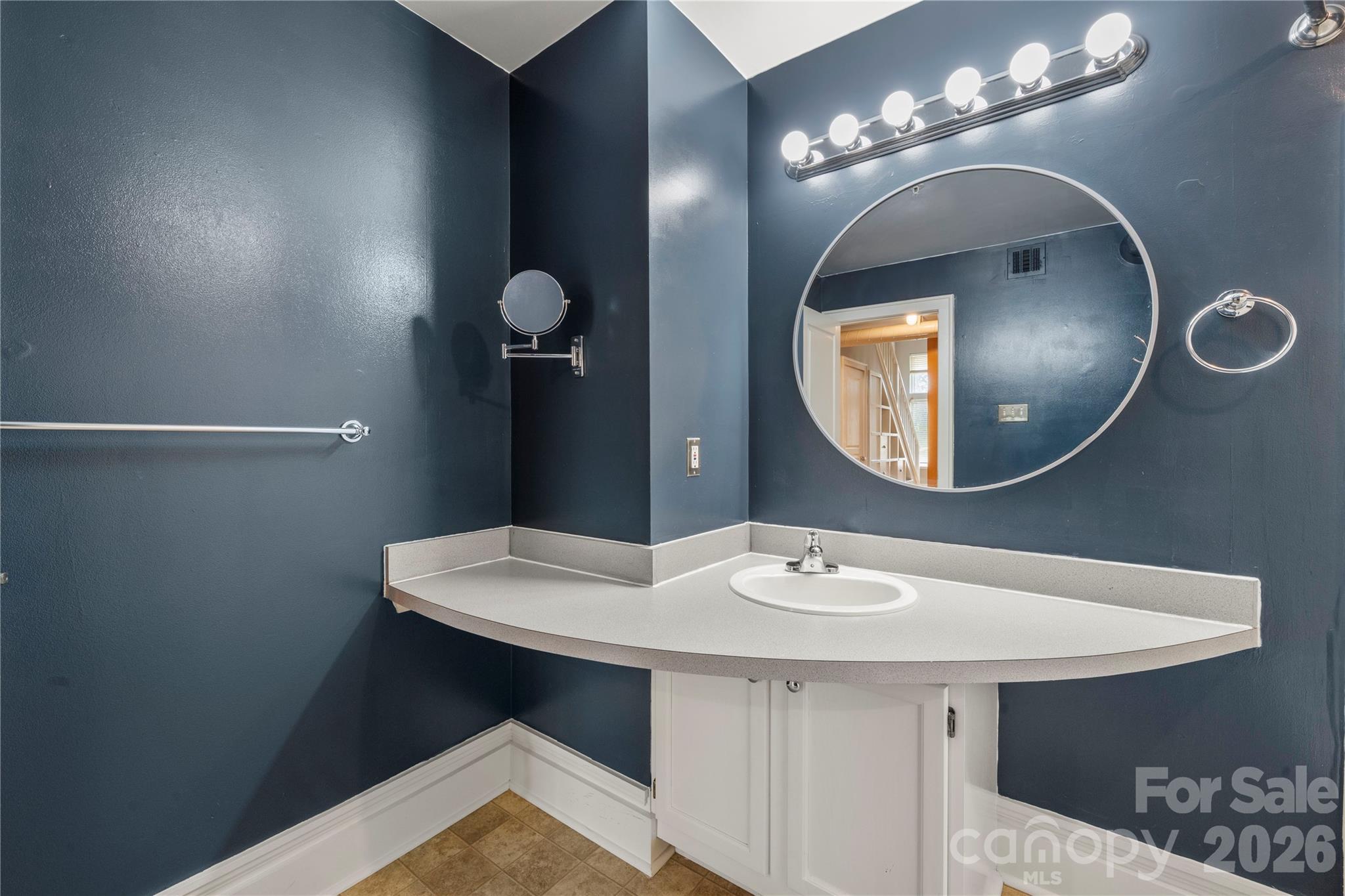404 N Laurel Avenue Property Photo 23