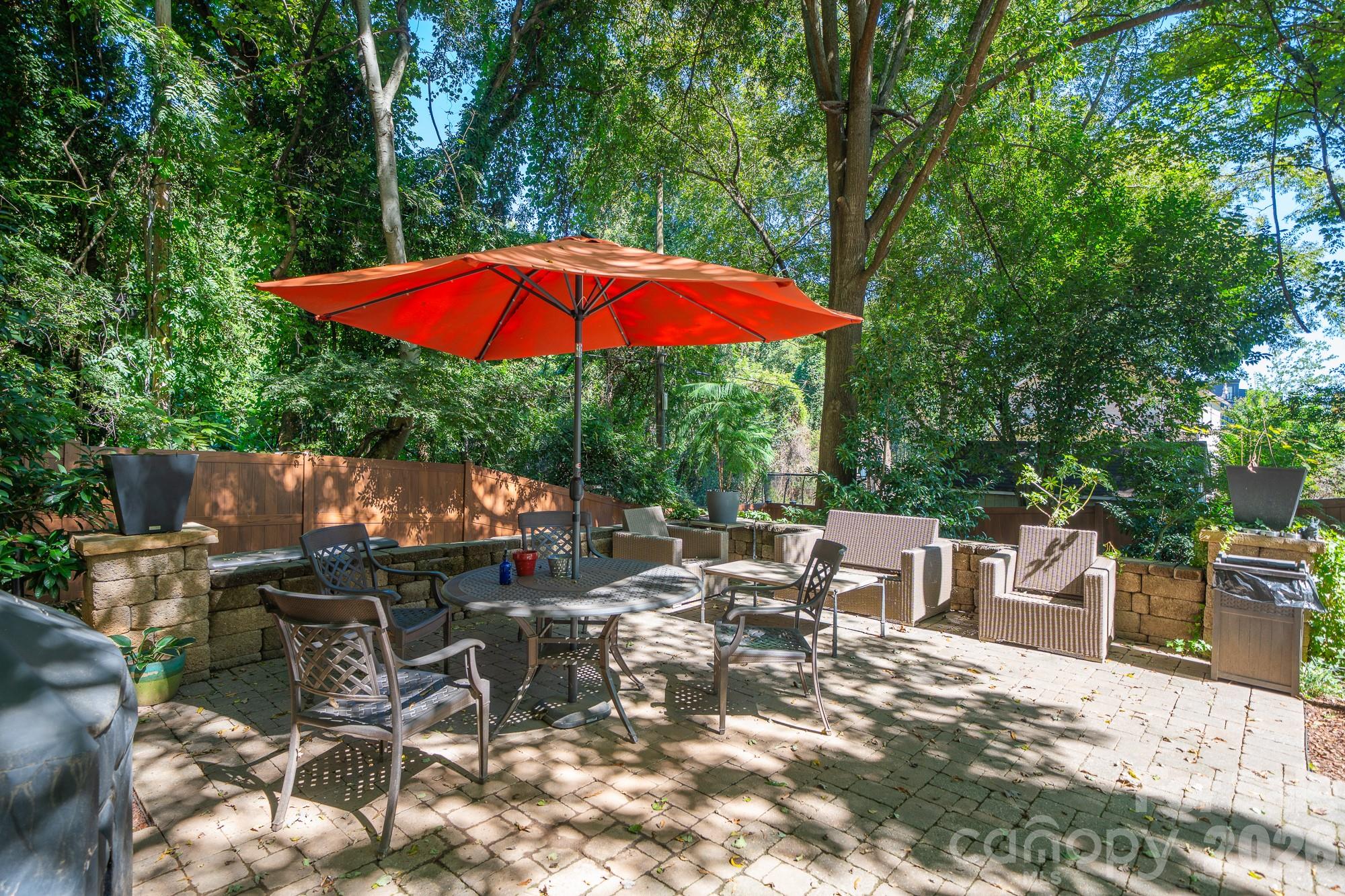 404 N Laurel Avenue Property Photo 27