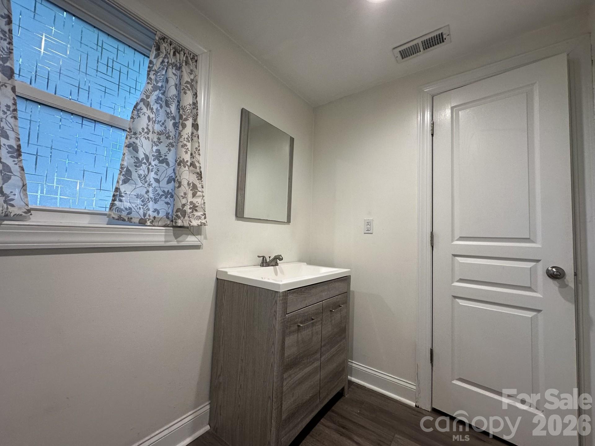 206 Pethel Street Property Photo 8