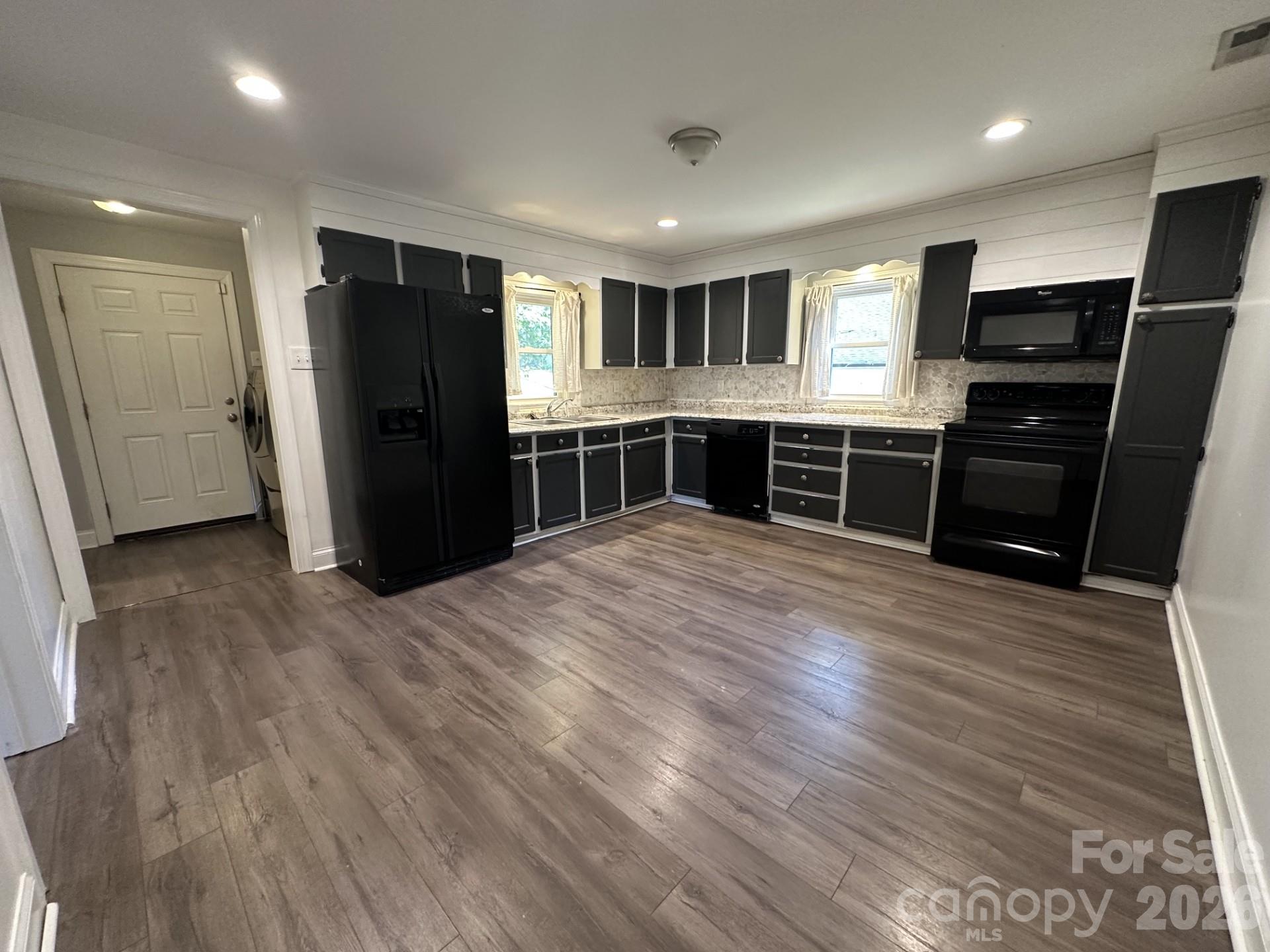 206 Pethel Street Property Photo 9