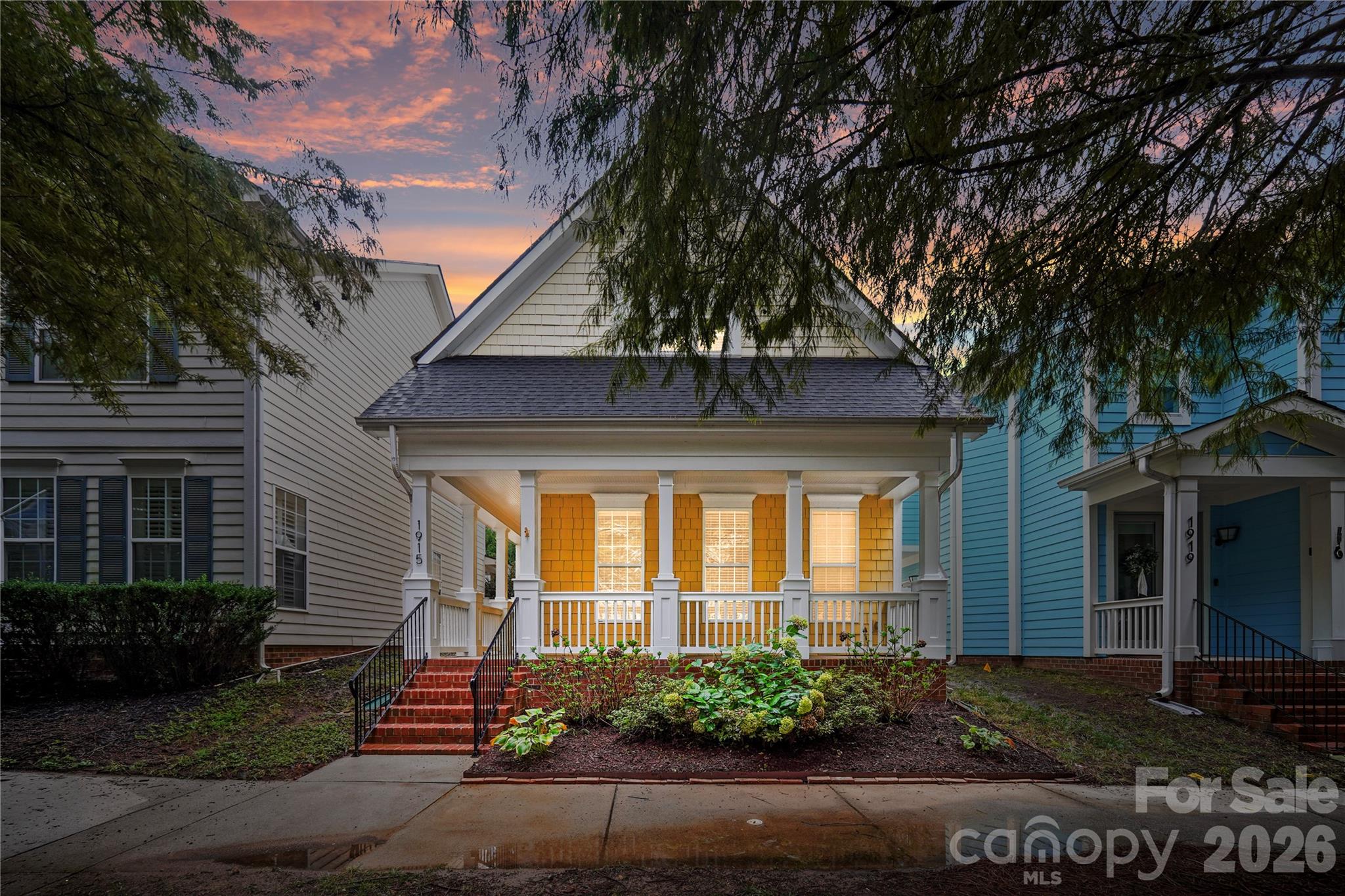 1915 Lela Avenue Property Photo 1