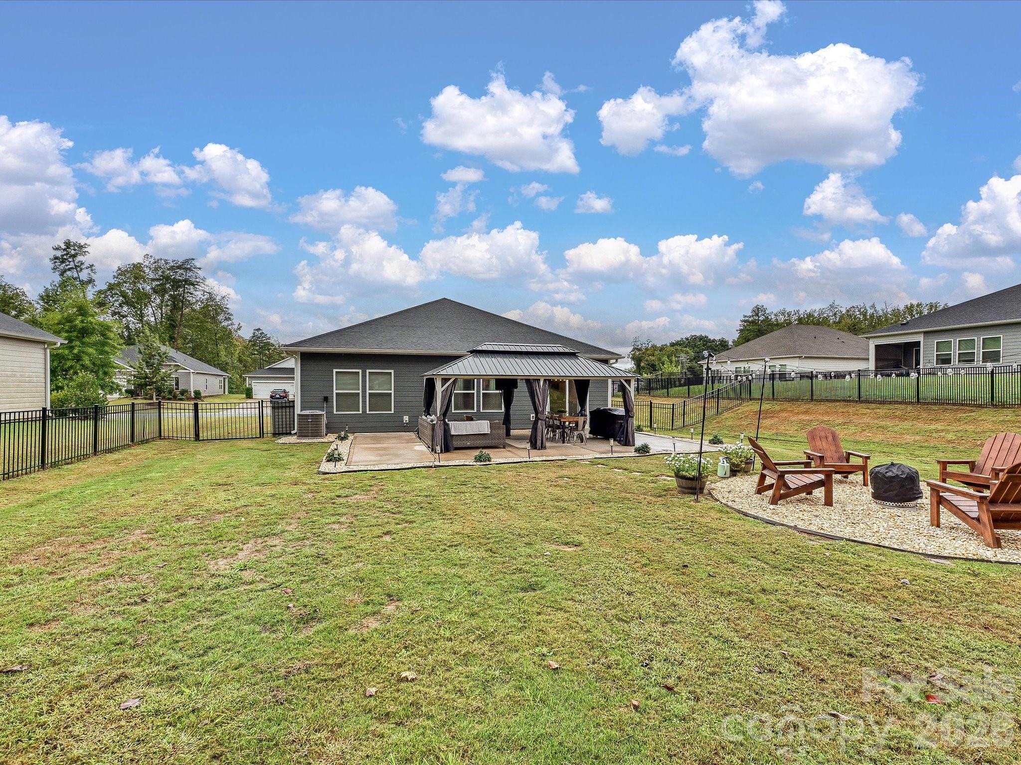 7715 Porrera Street Property Photo 28