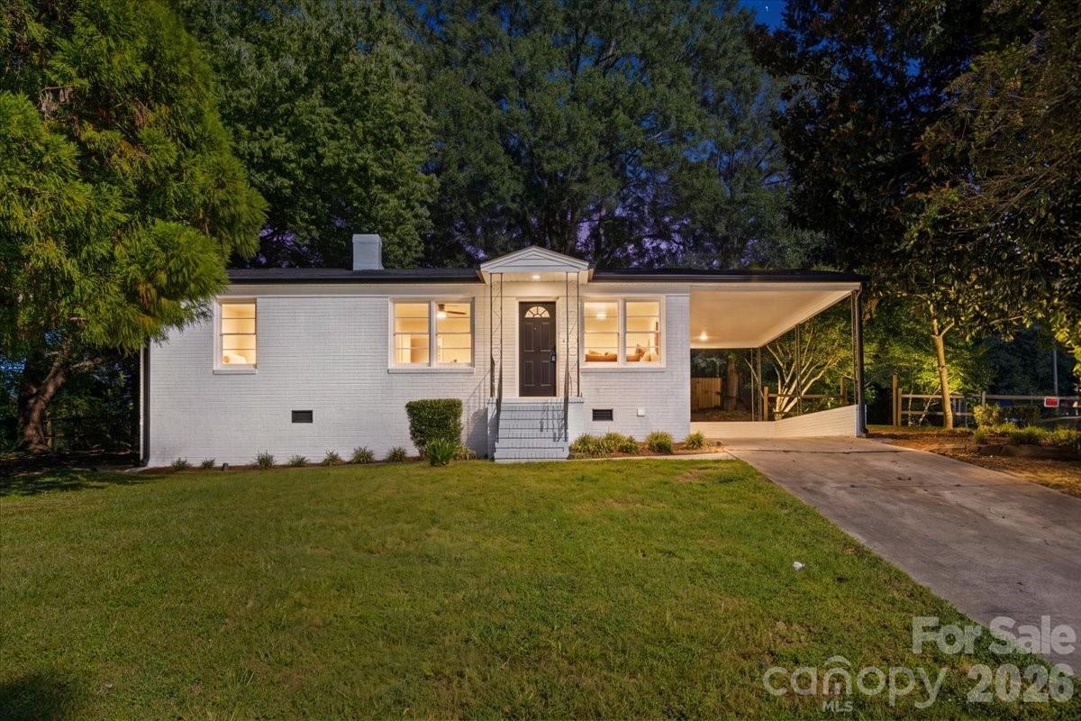 2700 Douglas Drive Property Photo 1
