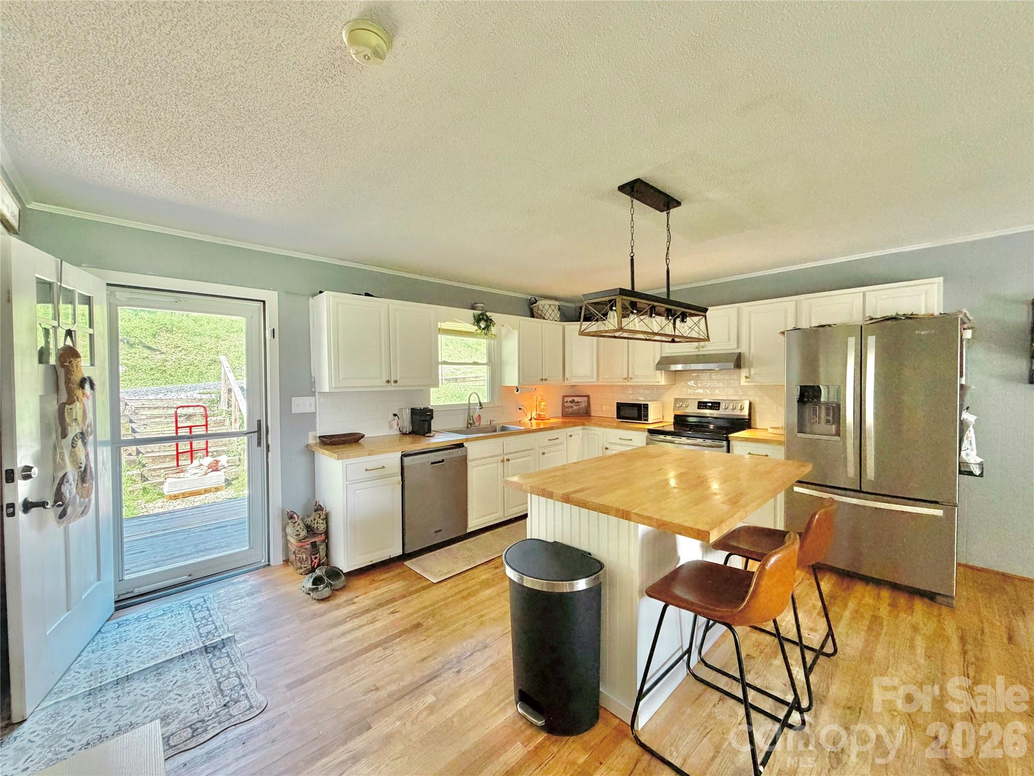 390 Hickory Hill Drive Property Photo 1