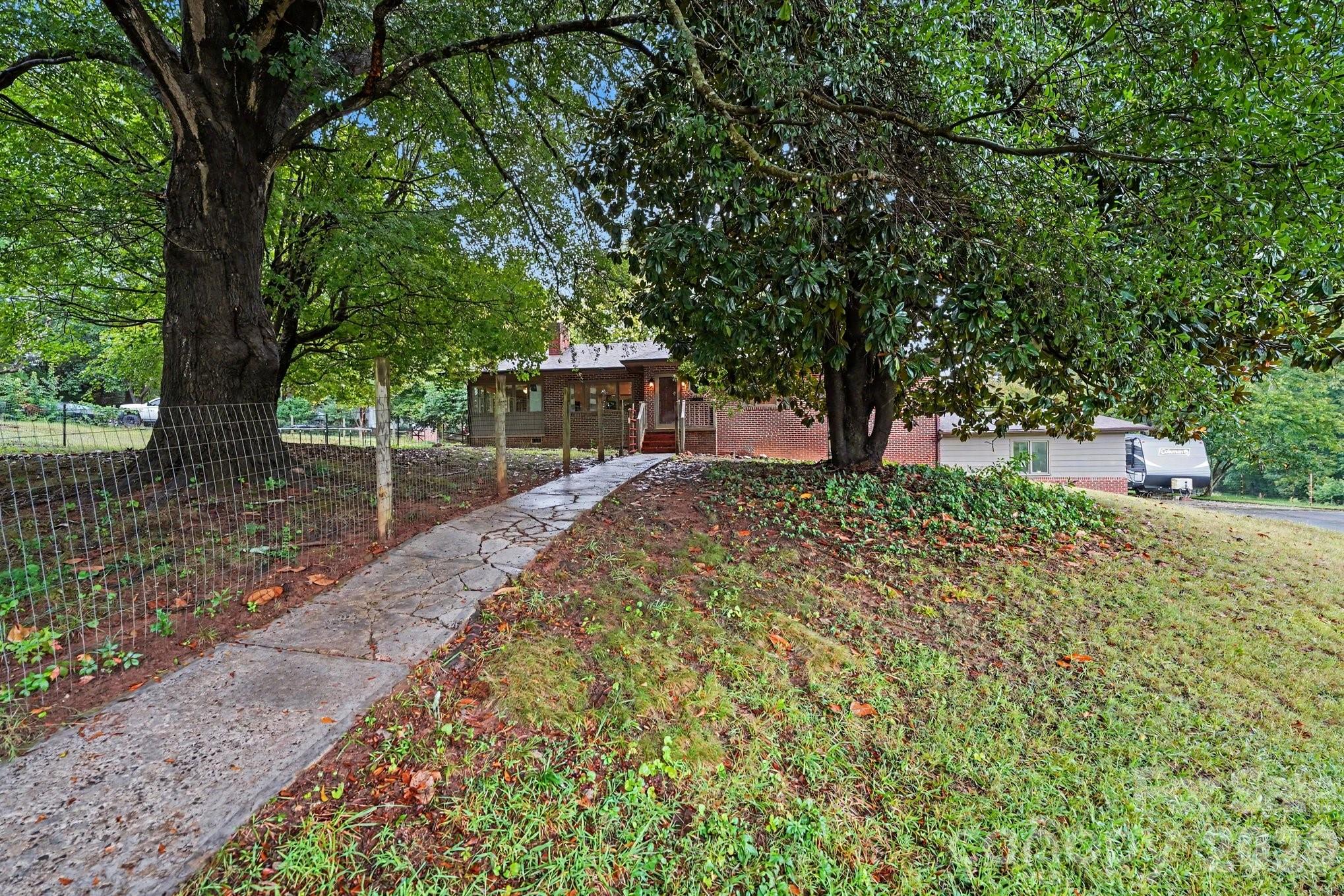 226 Pleasant Hill Drive Property Photo 2