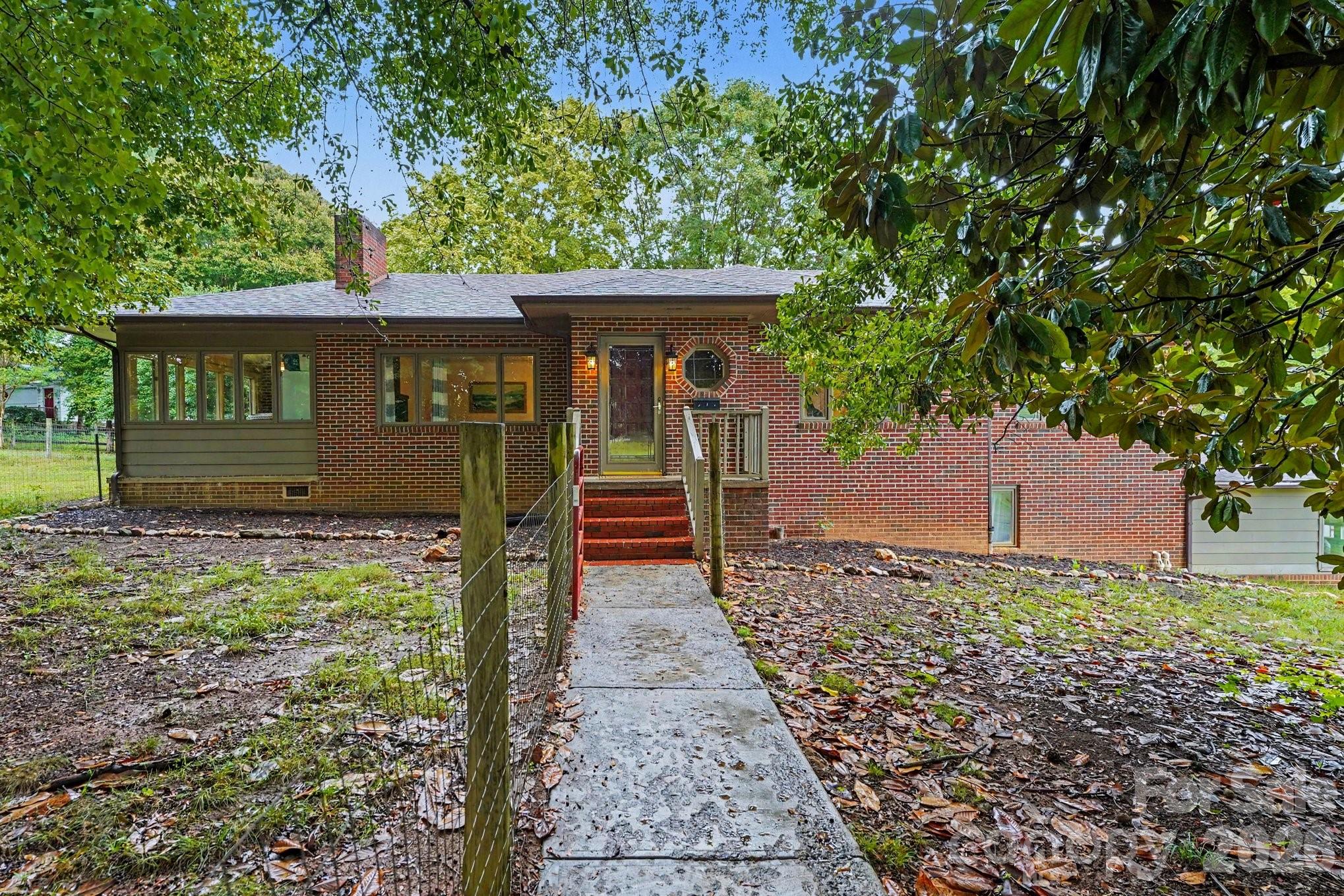 226 Pleasant Hill Drive Property Photo 3