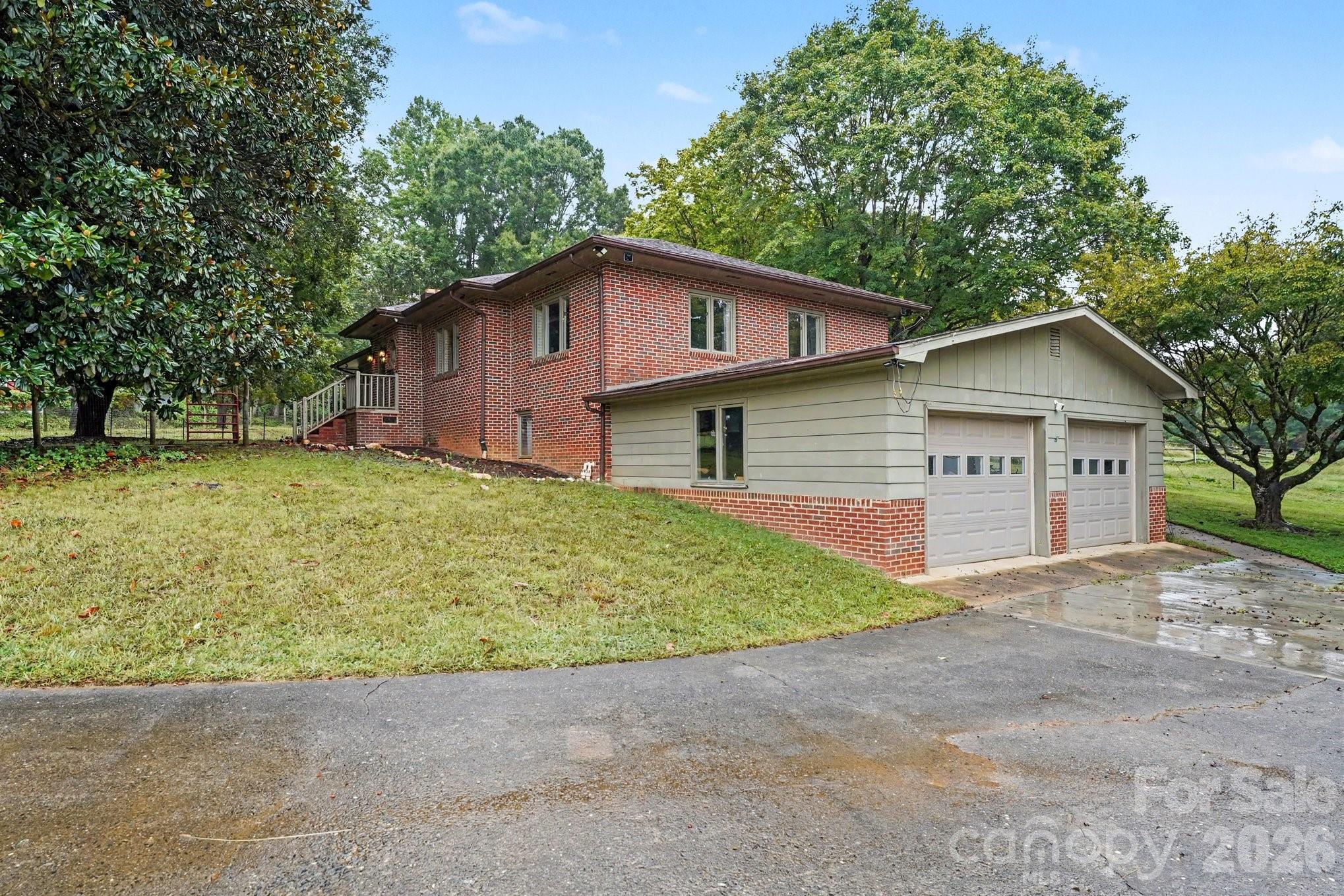 226 Pleasant Hill Drive Property Photo 4