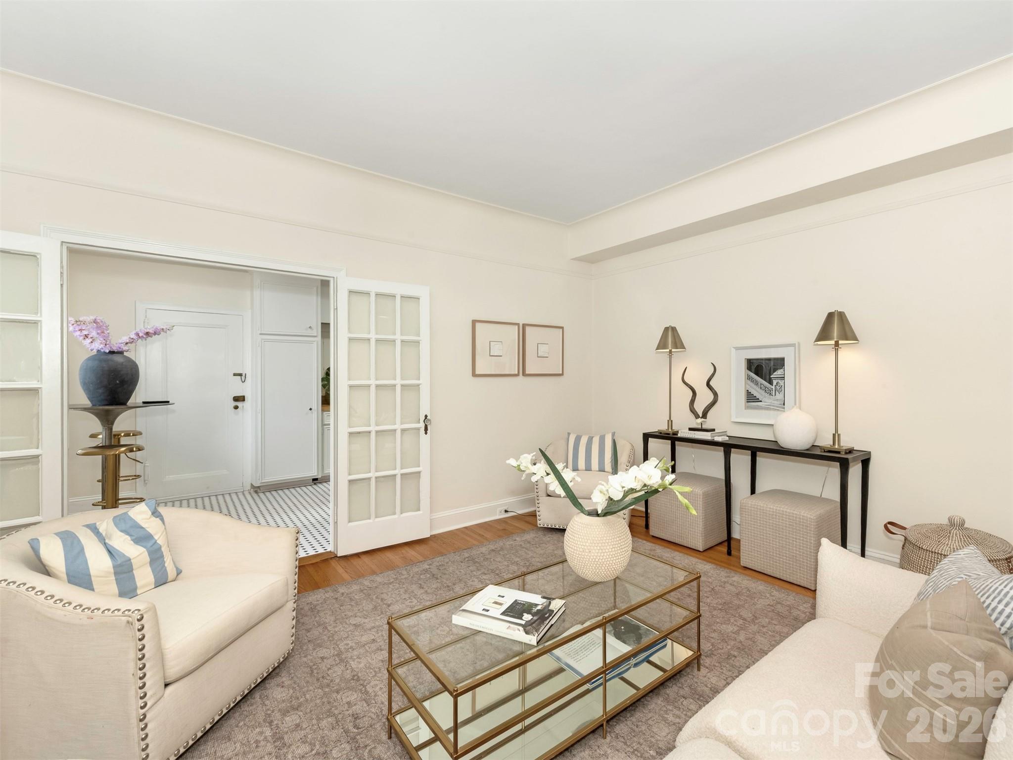 301 W 10th Street 107 Property Photo 5