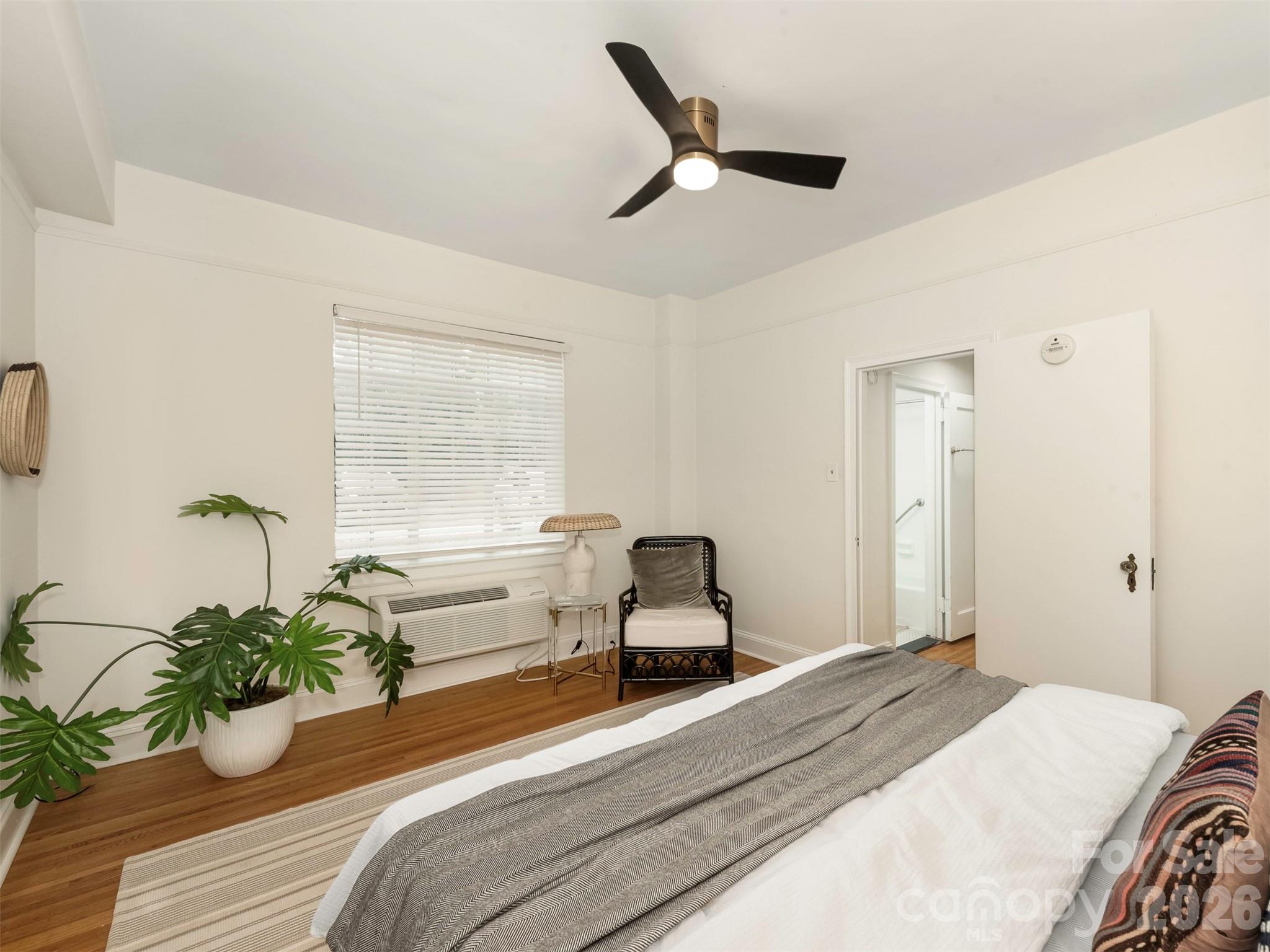 301 W 10th Street 107 Property Photo 11