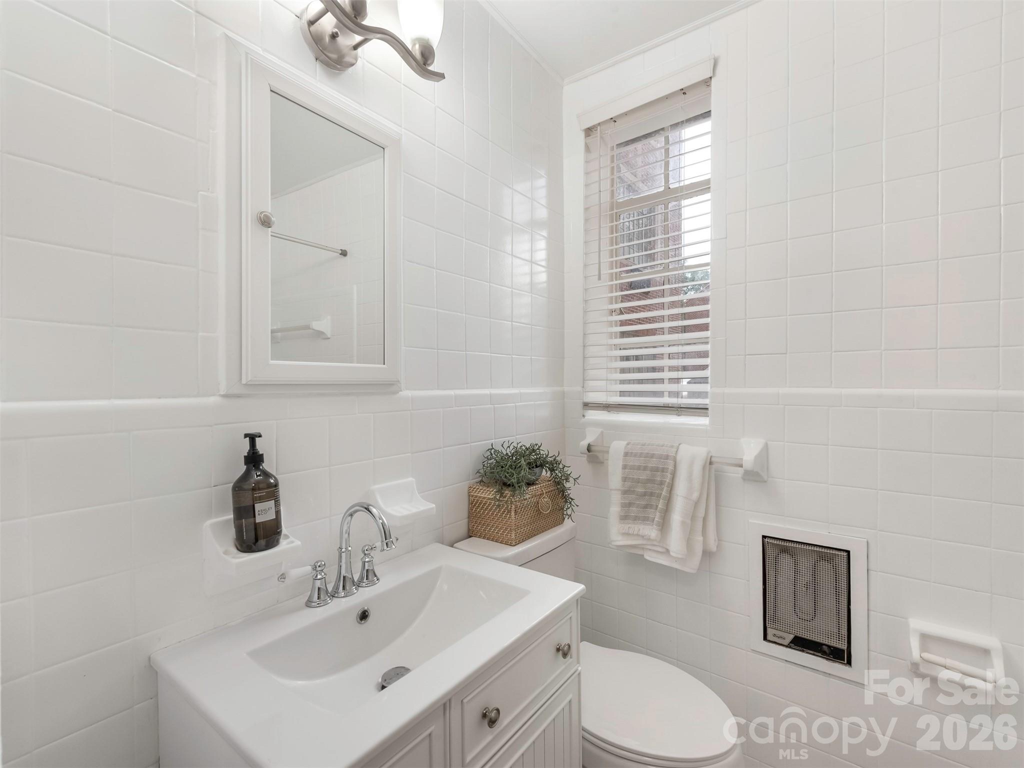 301 W 10th Street 107 Property Photo 12