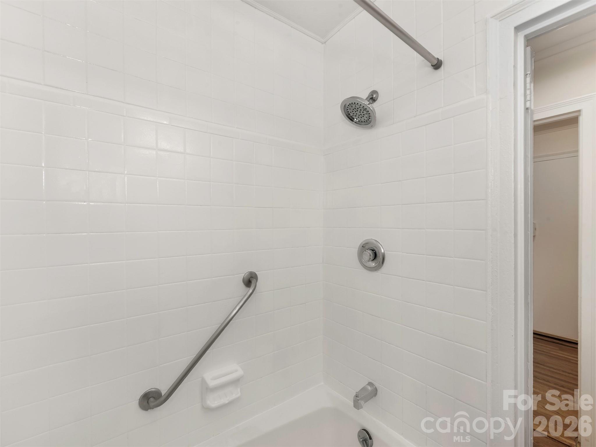 301 W 10th Street 107 Property Photo 13