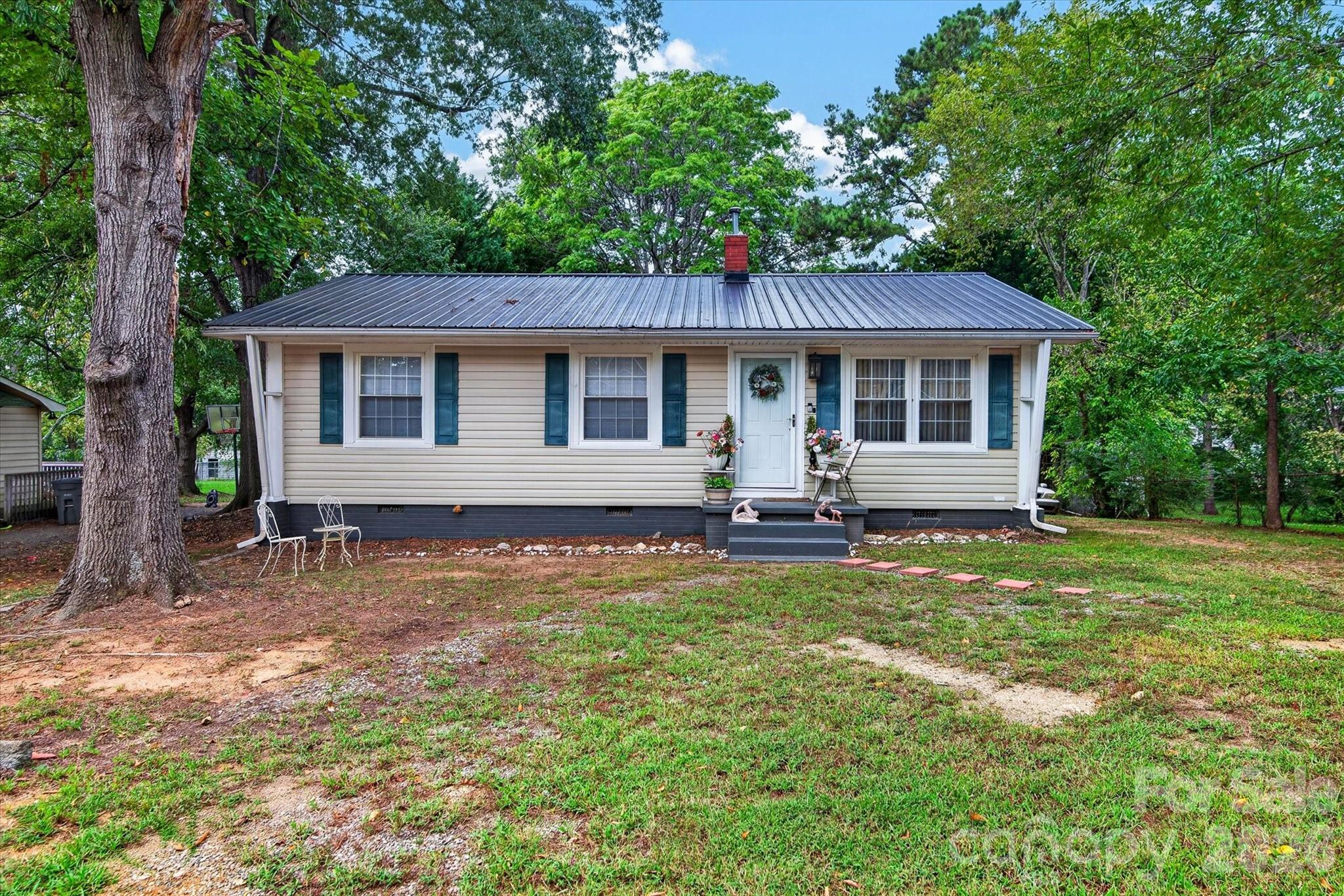 920 Longview Avenue Property Photo 1