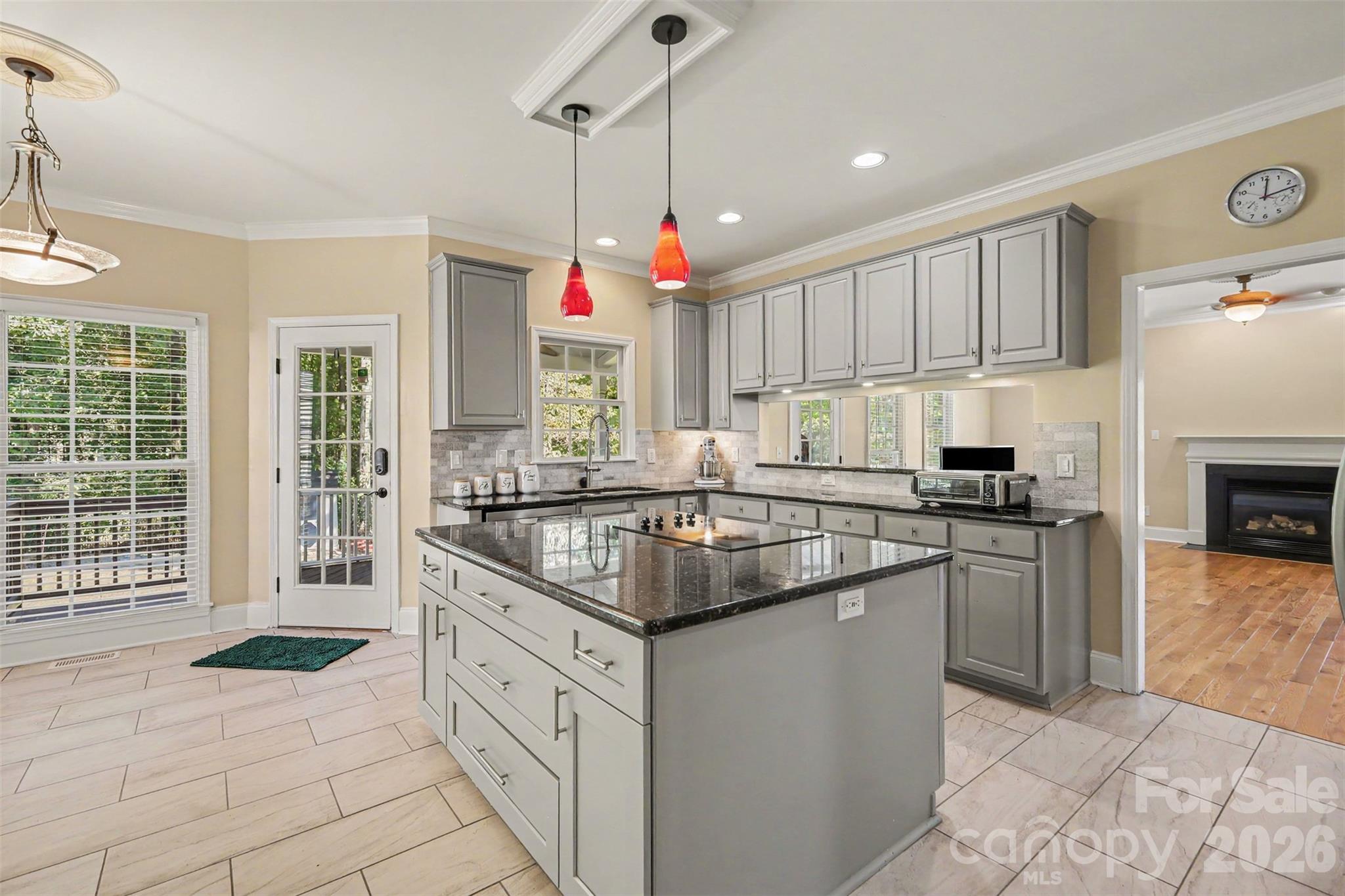10409 Persimmon Creek Drive Property Photo 10