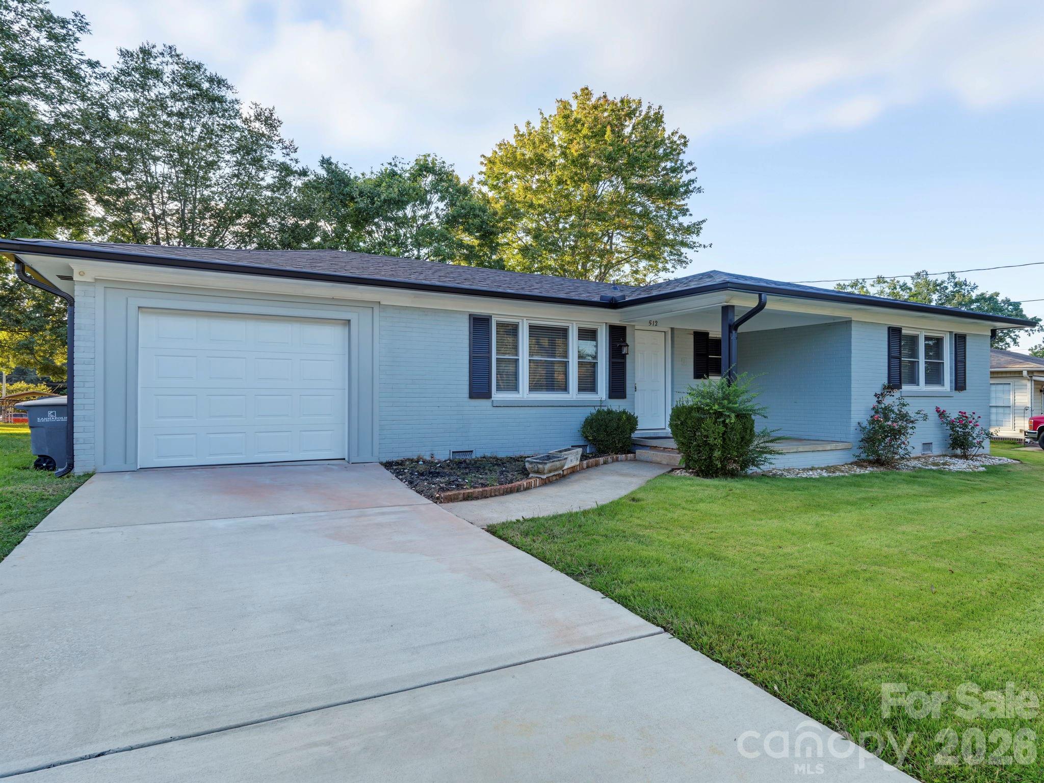512 Villa Street Property Photo 1